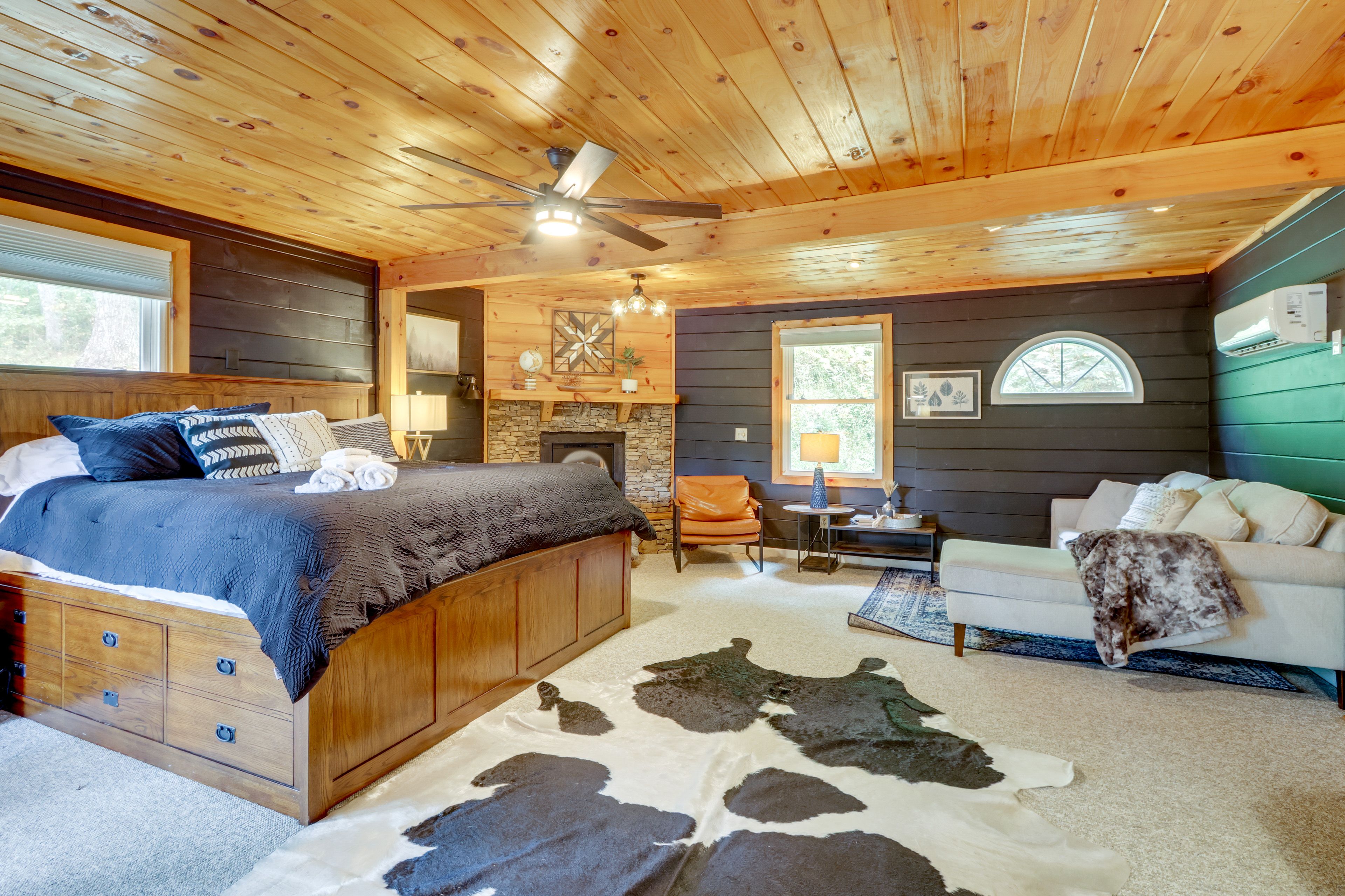 Bedroom 1 | King Bed | 2nd Floor