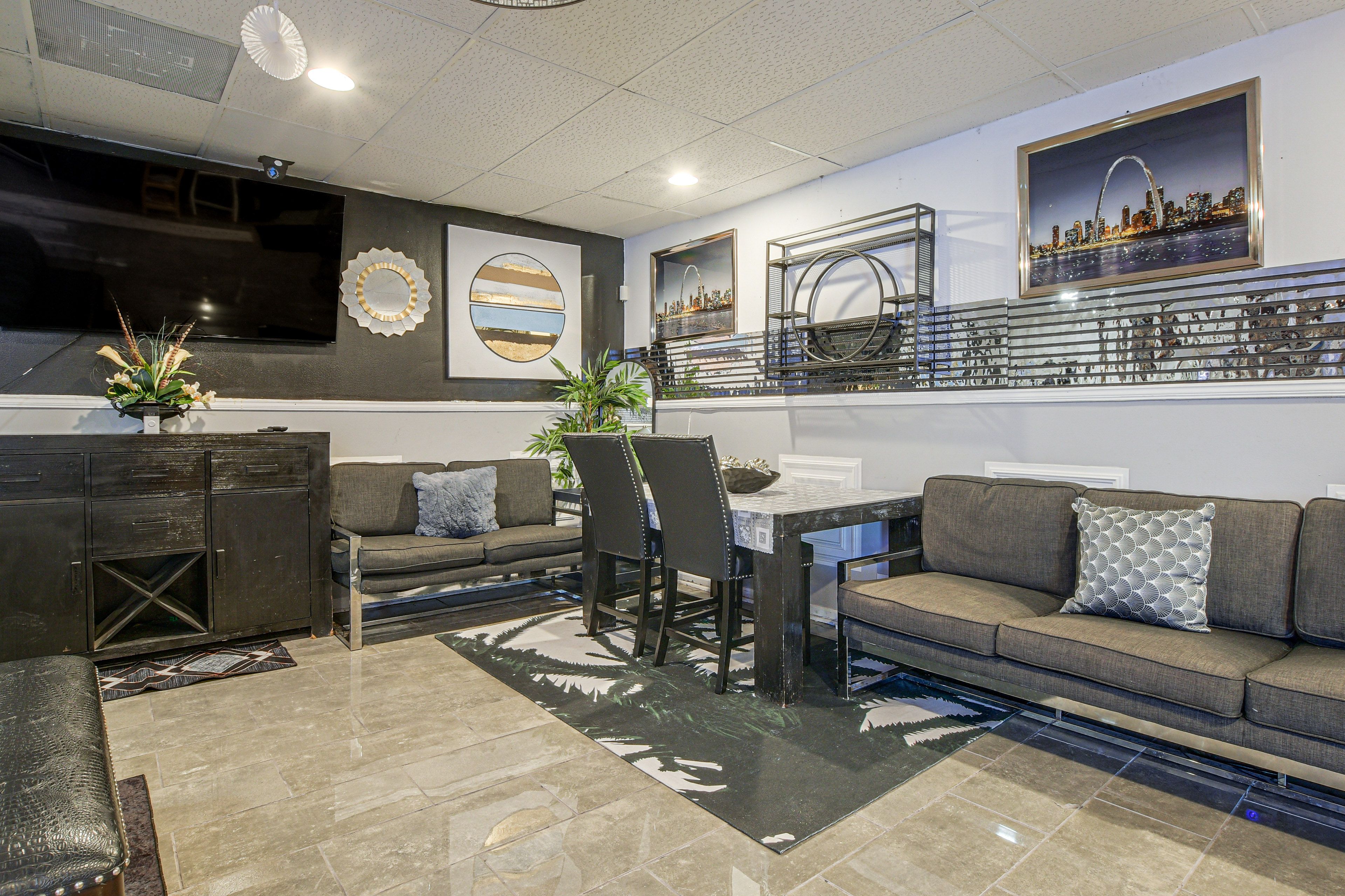 Chicago Vacation Rental | Studio | 1BA | 1,000 Sq Ft