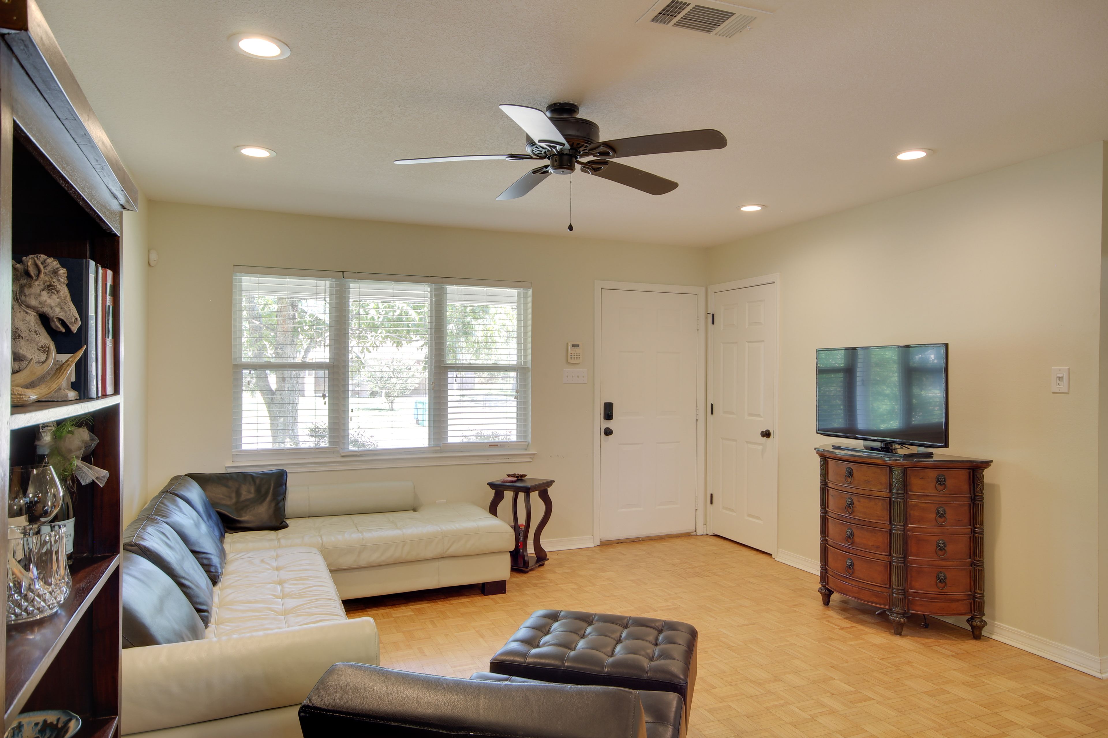 Living Room | Smart TV