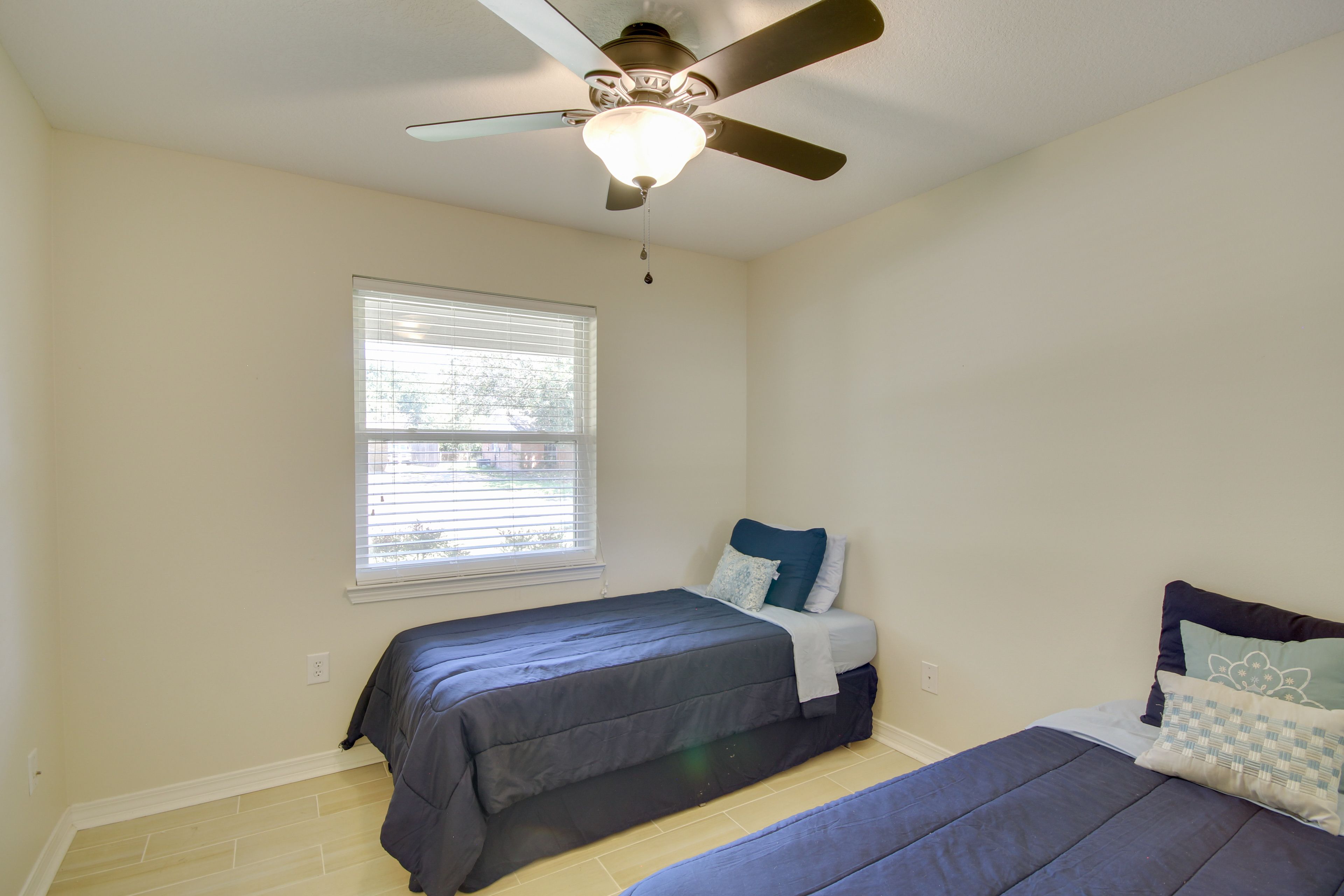 Bedroom | 2 Twin Beds