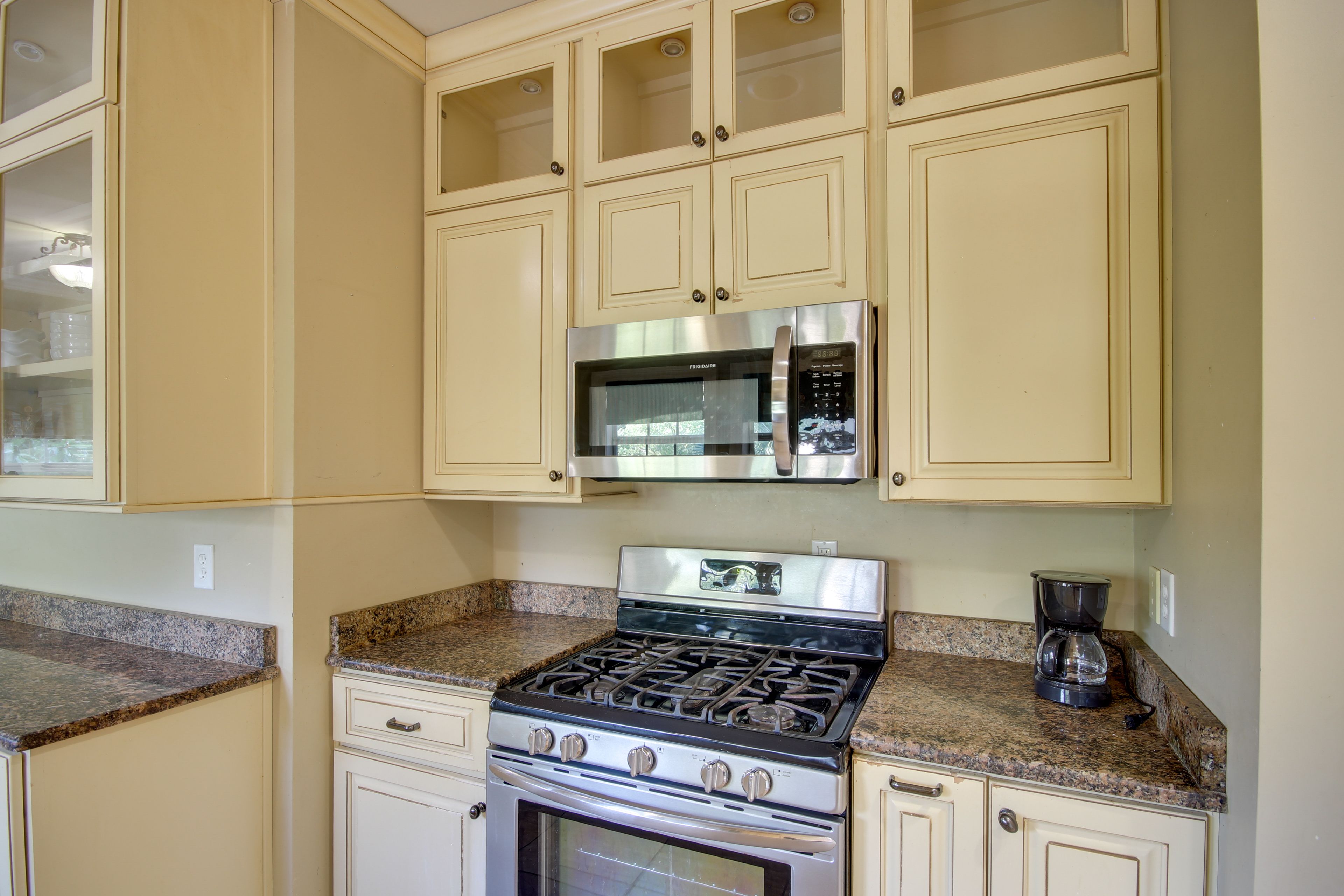 Kitchen | Refrigerator | Dishwasher