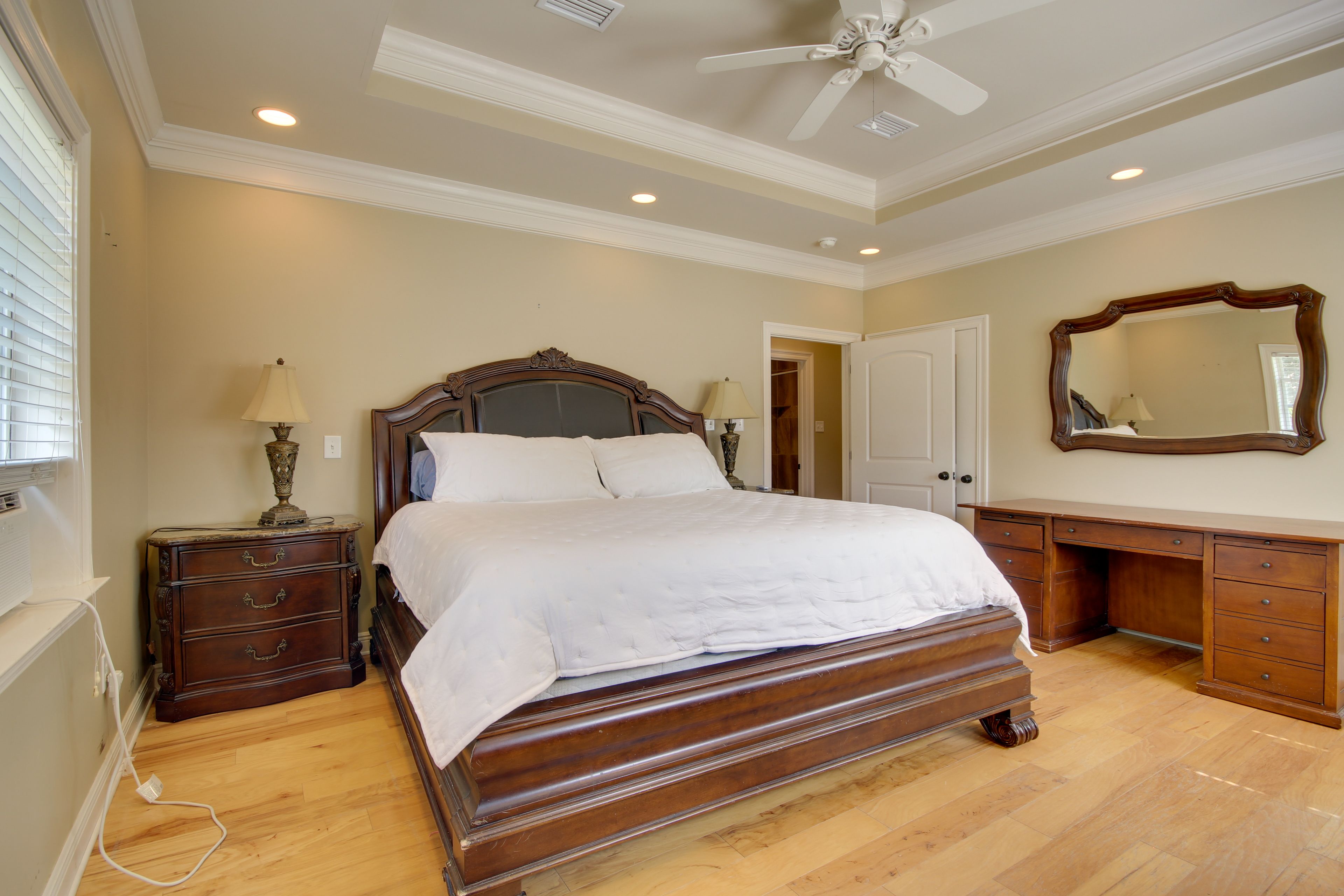Bedroom | King Bed | Smart TV