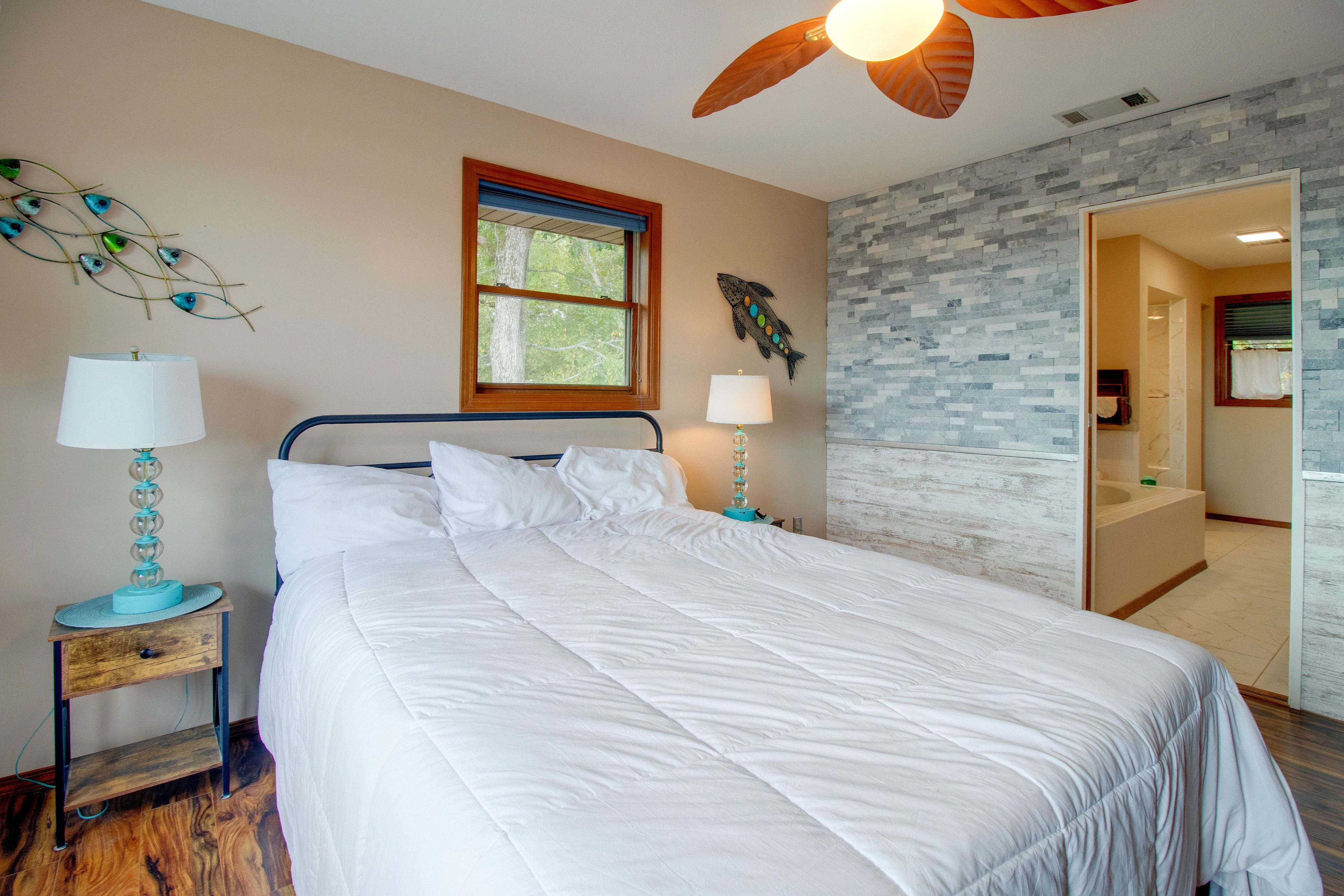 Bedroom 1 | King Bed
