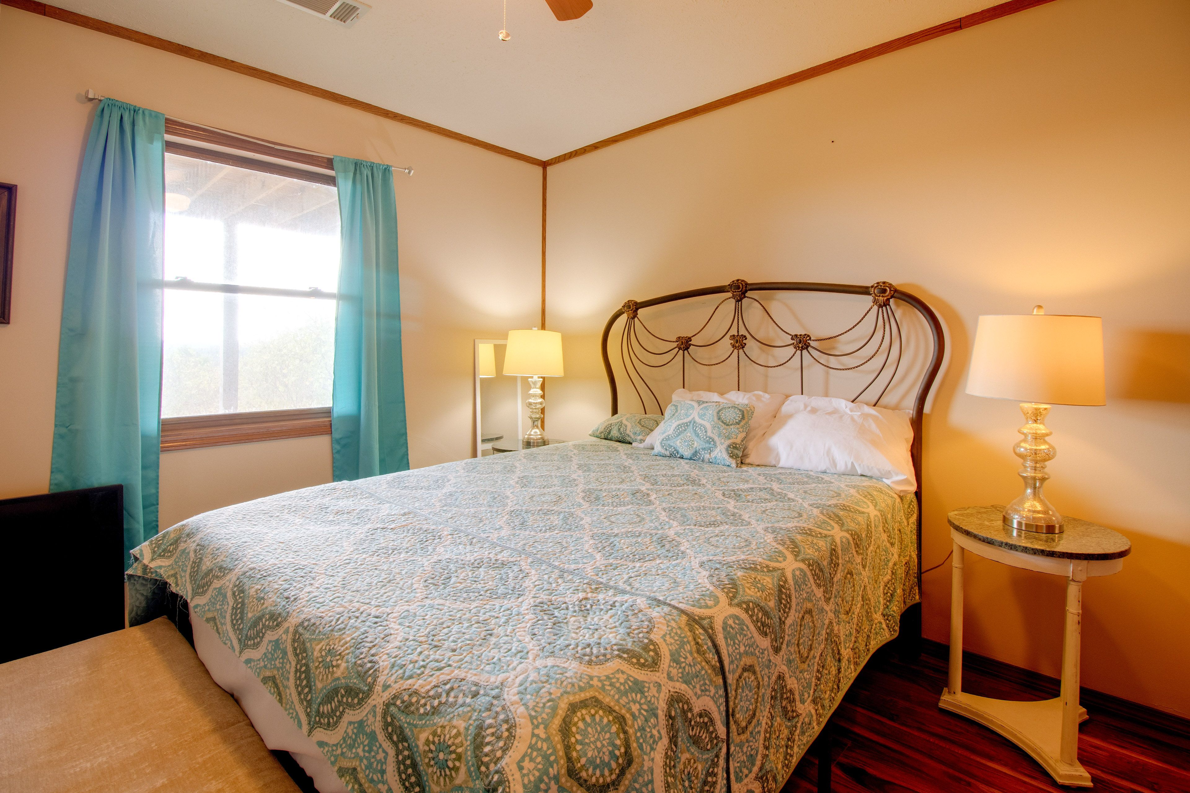 Bedroom 2 | Queen Bed