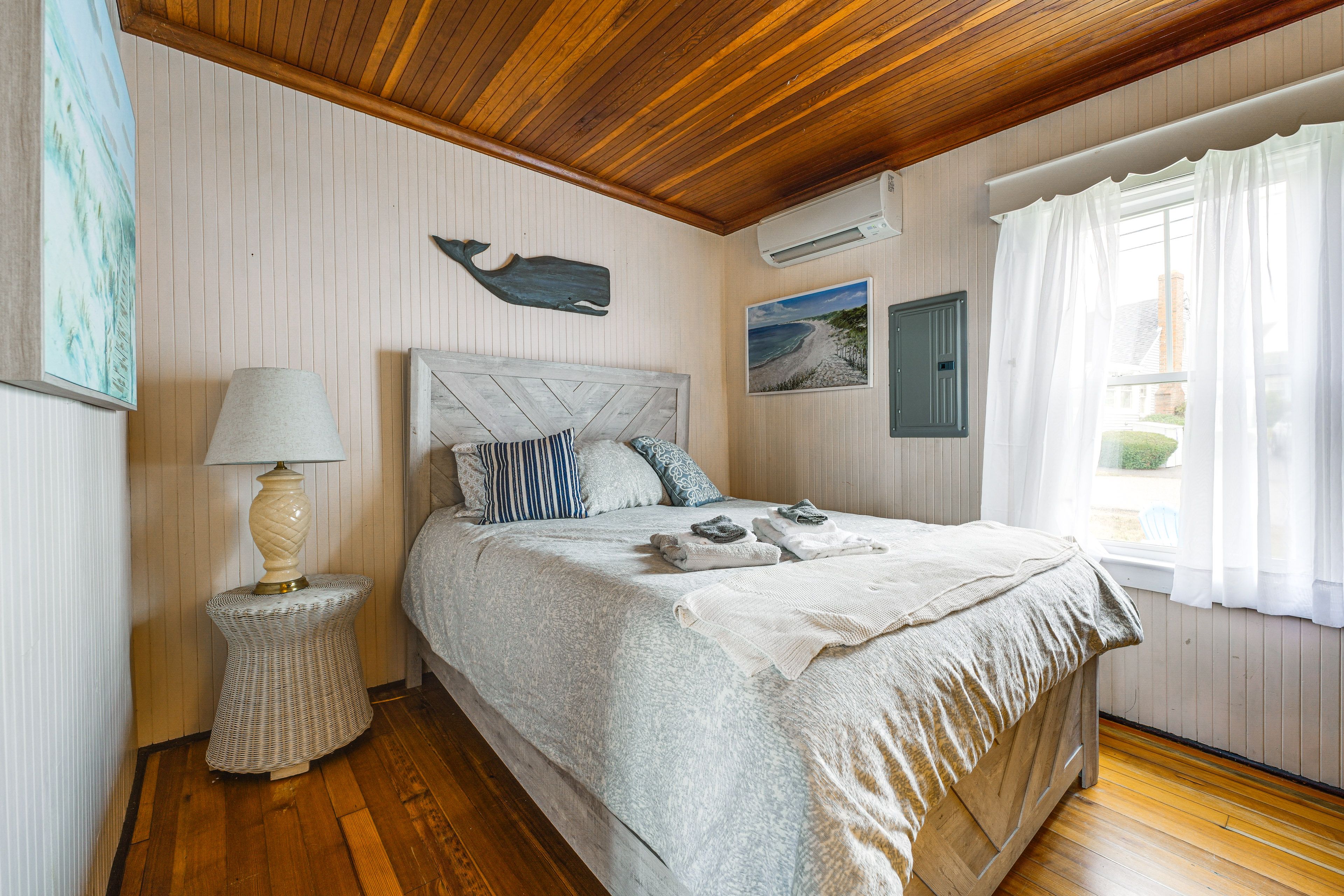Bedroom | Queen Bed | 1st Floor