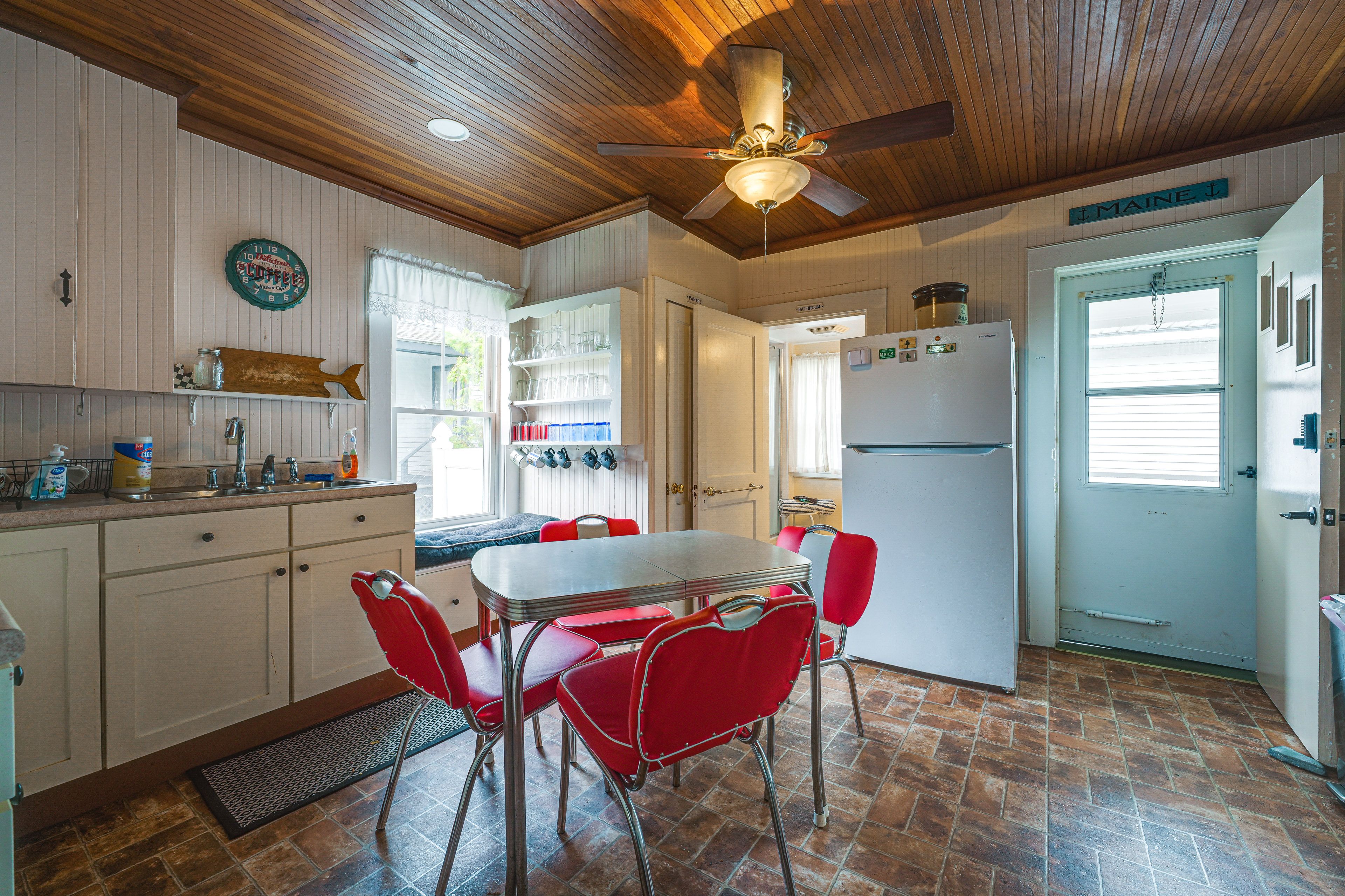 Kitchen & Dining Area | 2-Story Home