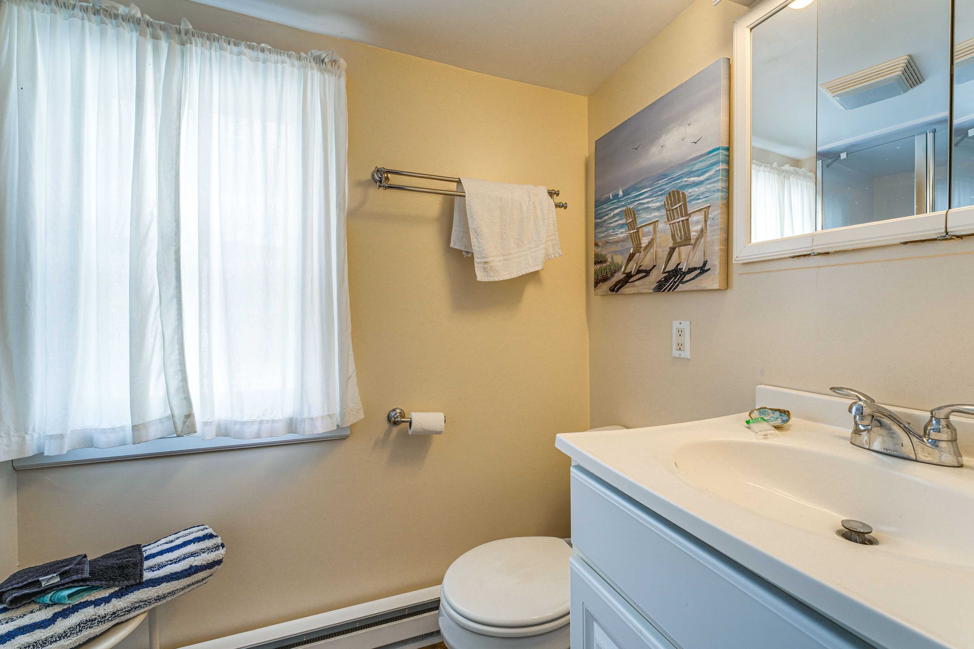 Full Bathroom | Towels & Linens Provided | 1st Floor