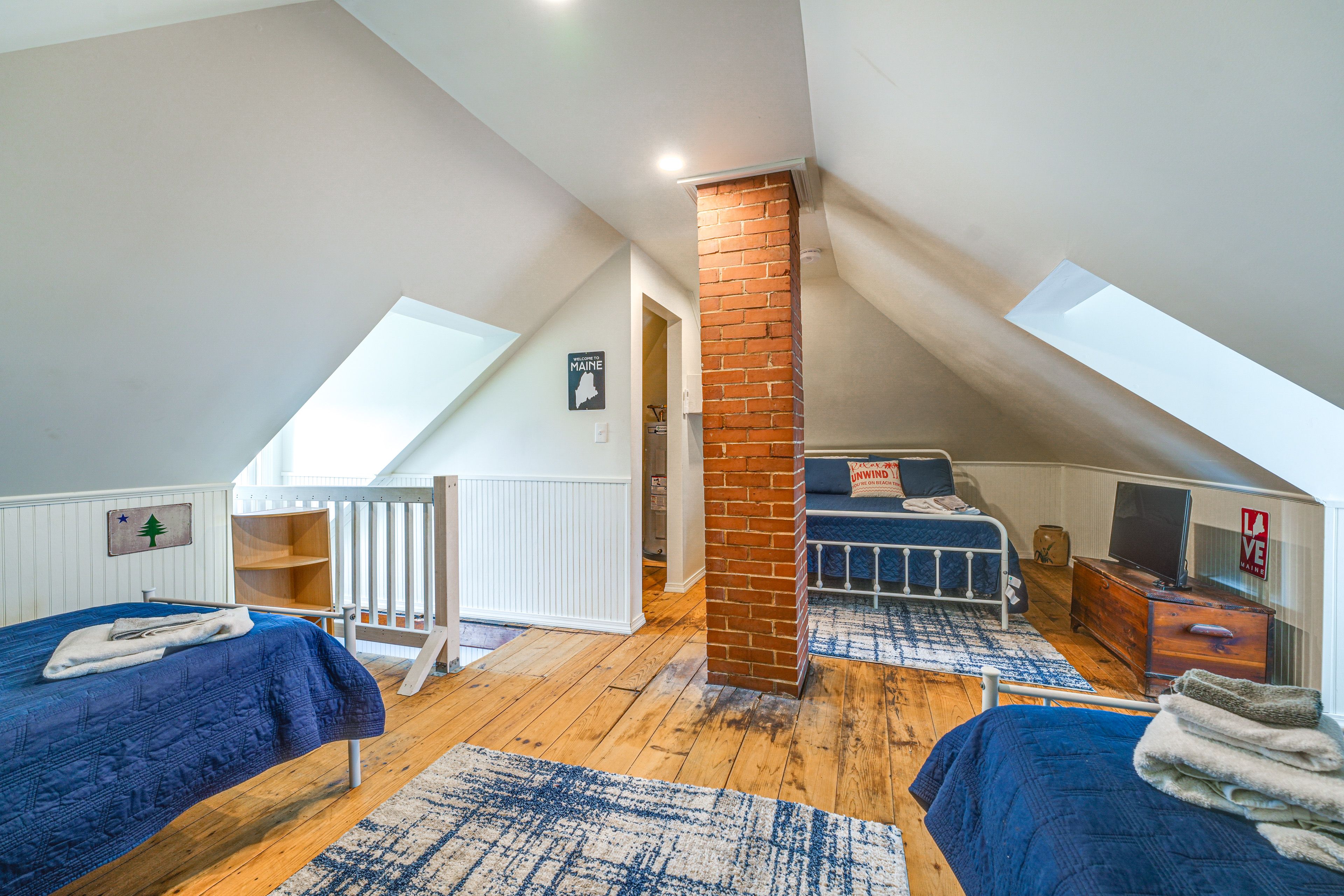 Bedroom | Queen Bed | 2 Twin Beds