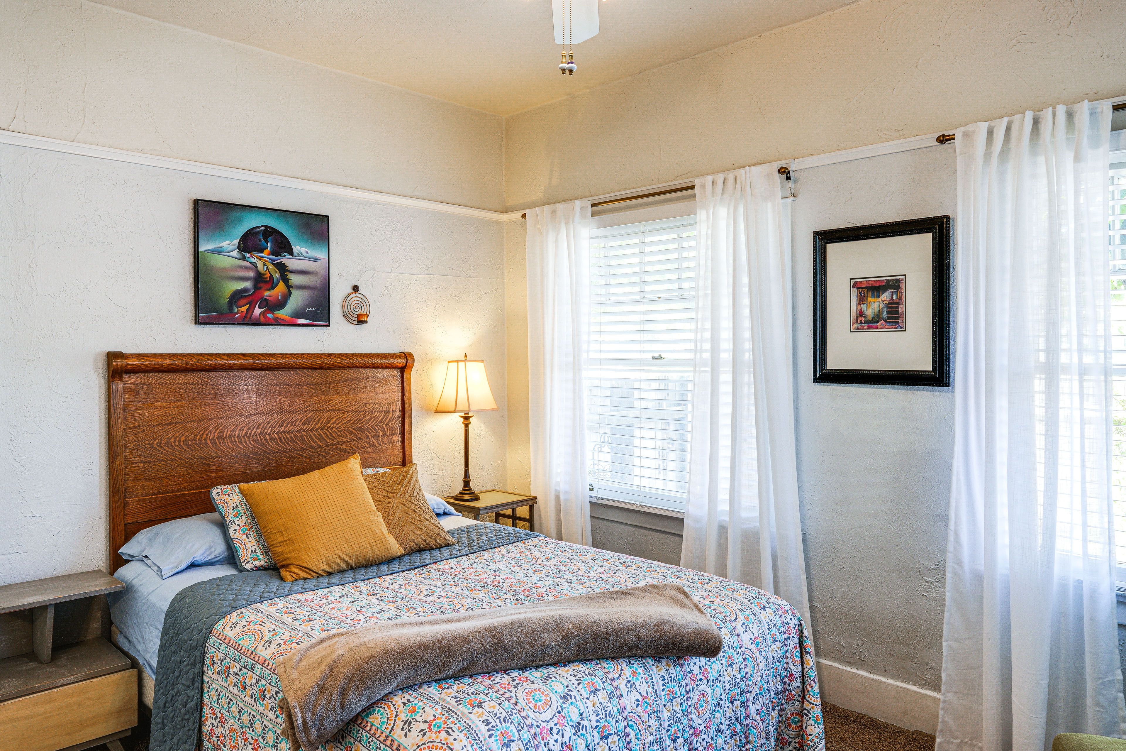 Bedroom | Queen Bed