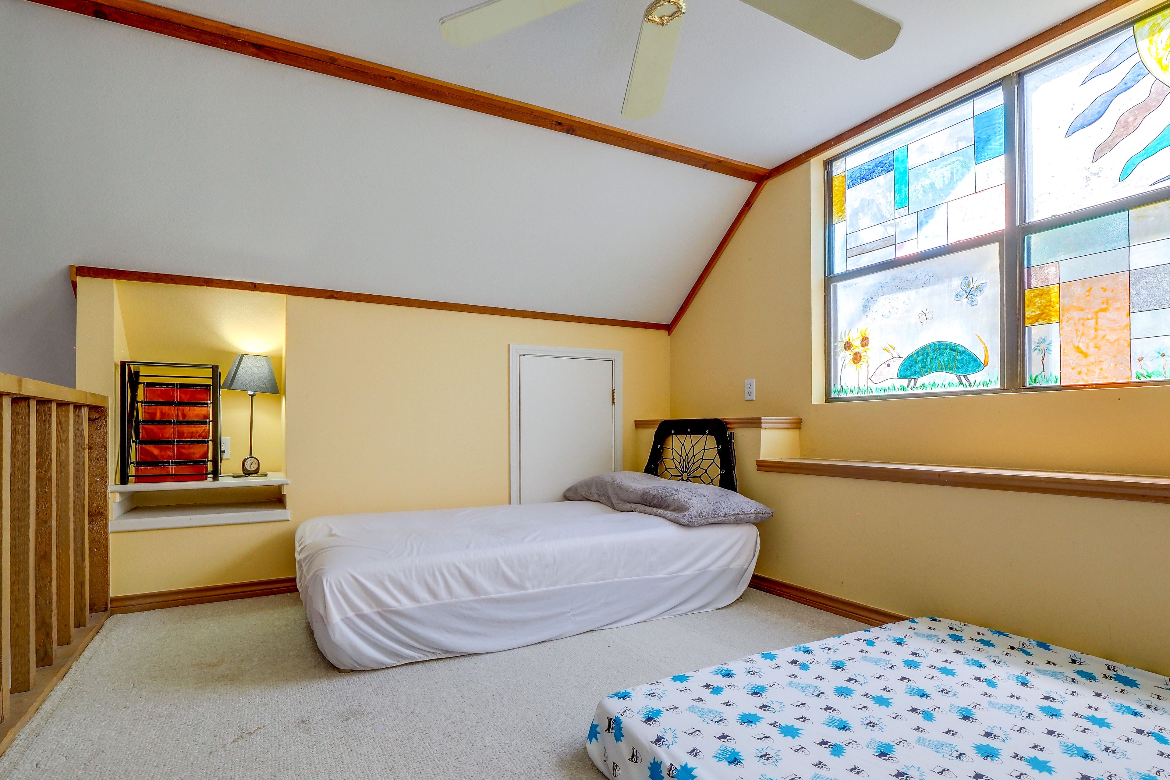 Loft | Queen Bed | Upper Level