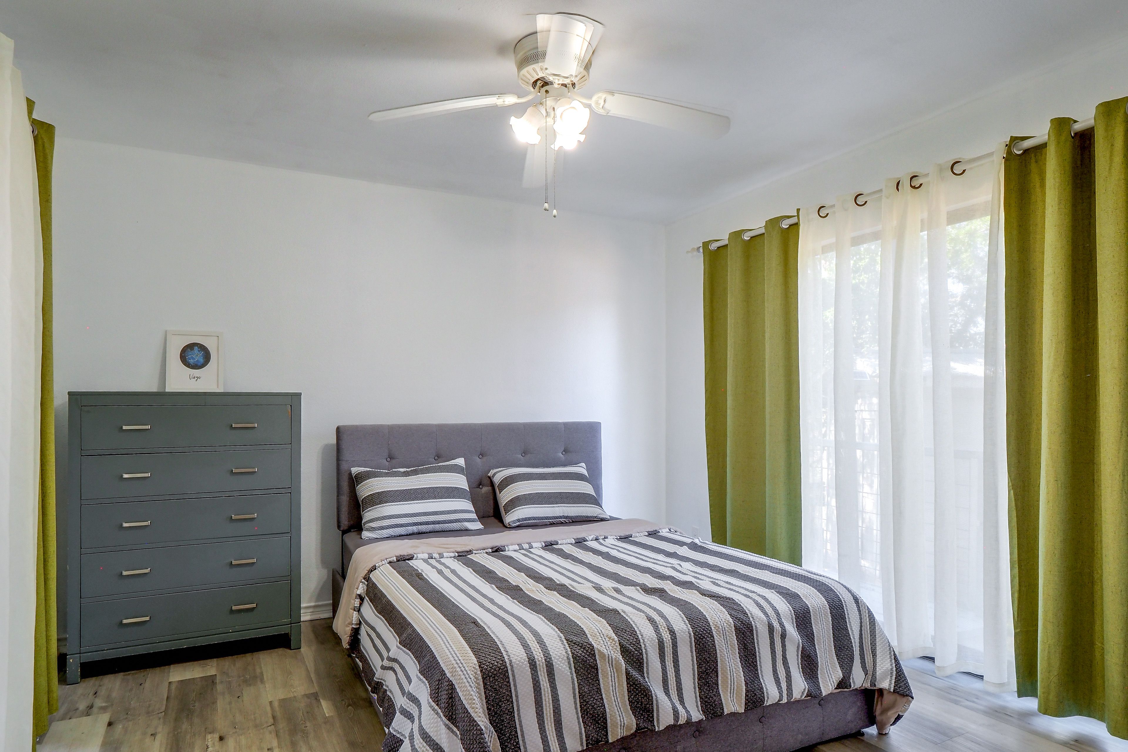 Studio | Queen Bed | Main Level