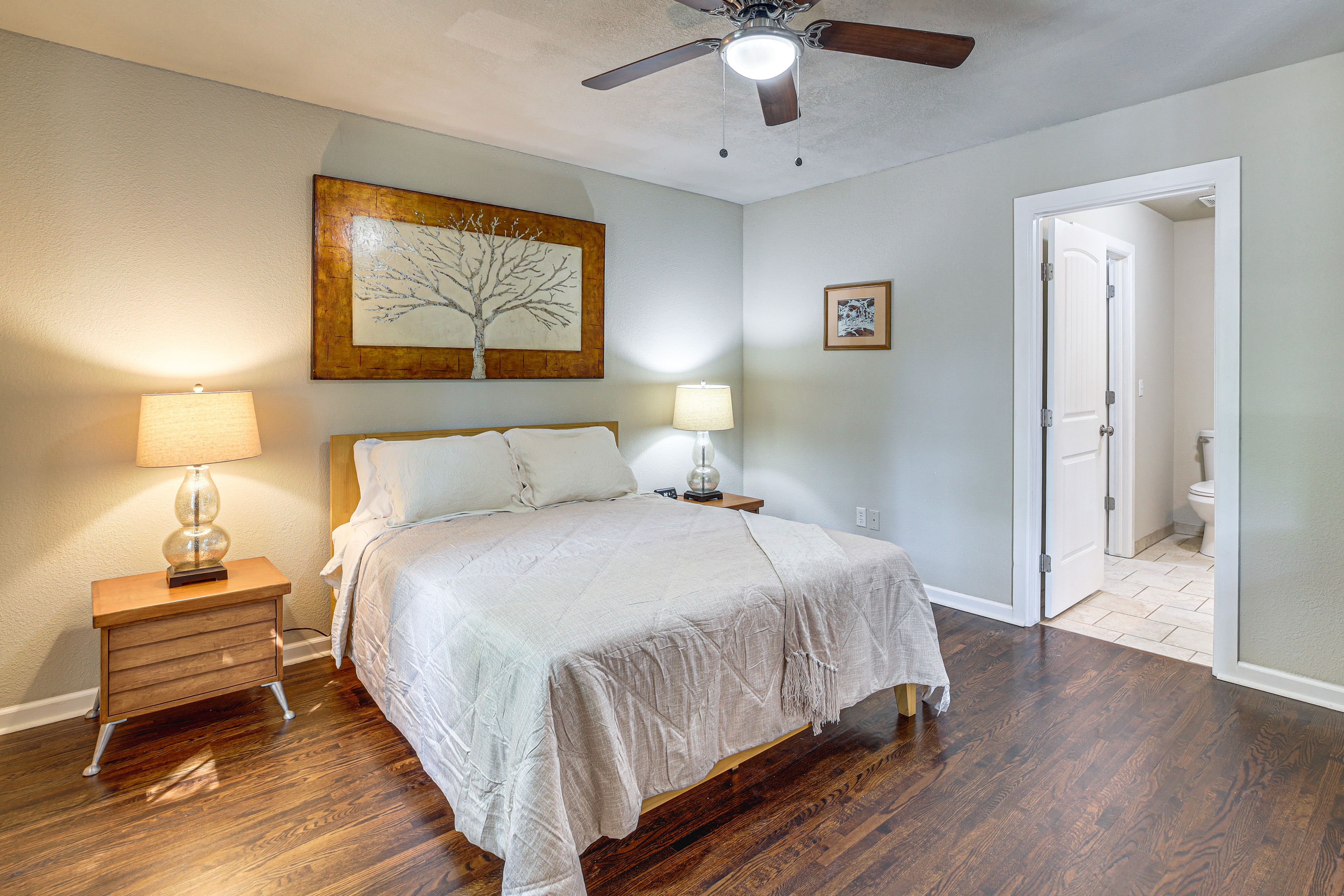 Bedroom 1 | Queen Bed