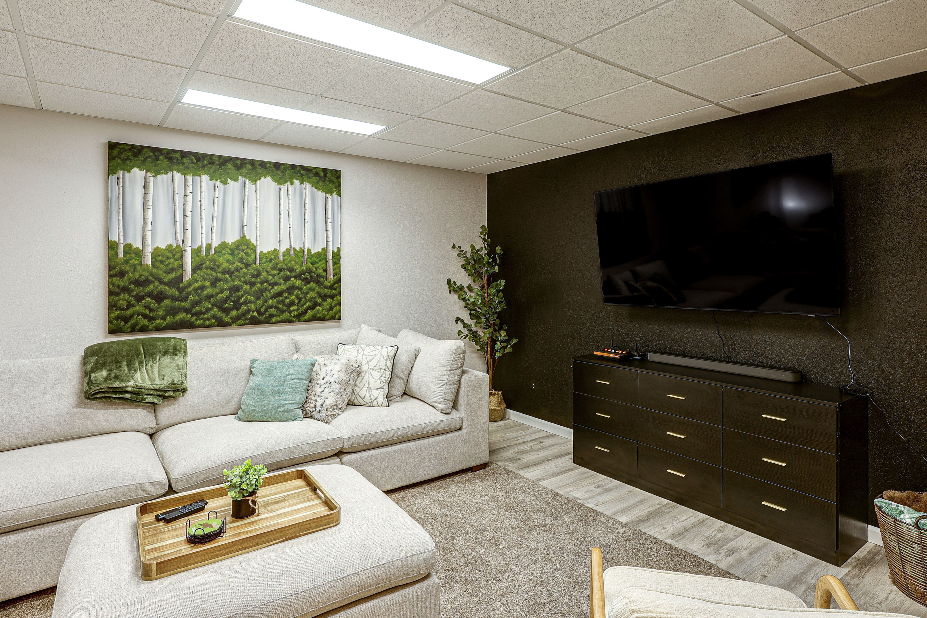 Family Room | Desk | 1st Floor