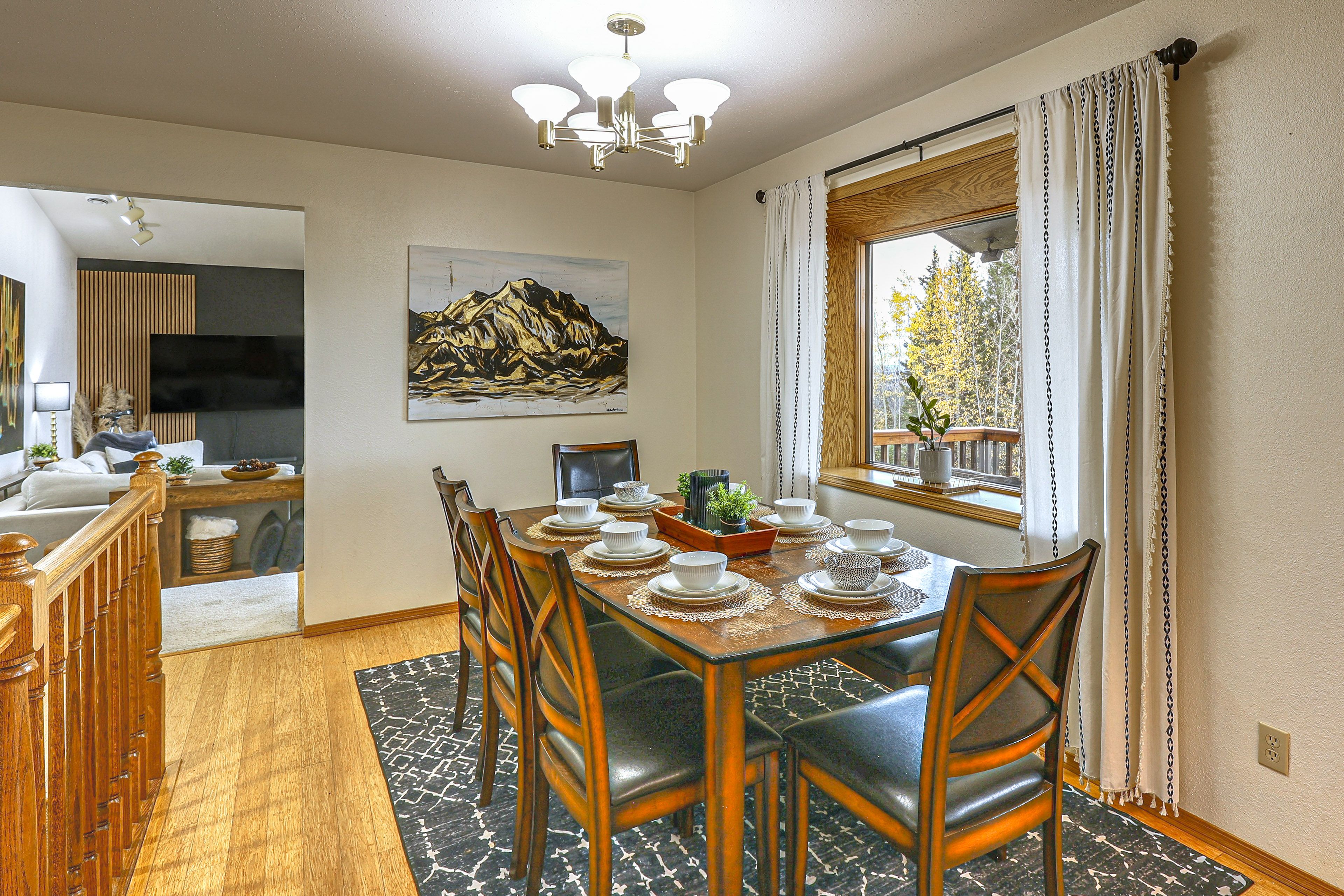 Dining Area | Dishware/Flatware Provided | 2nd Floor