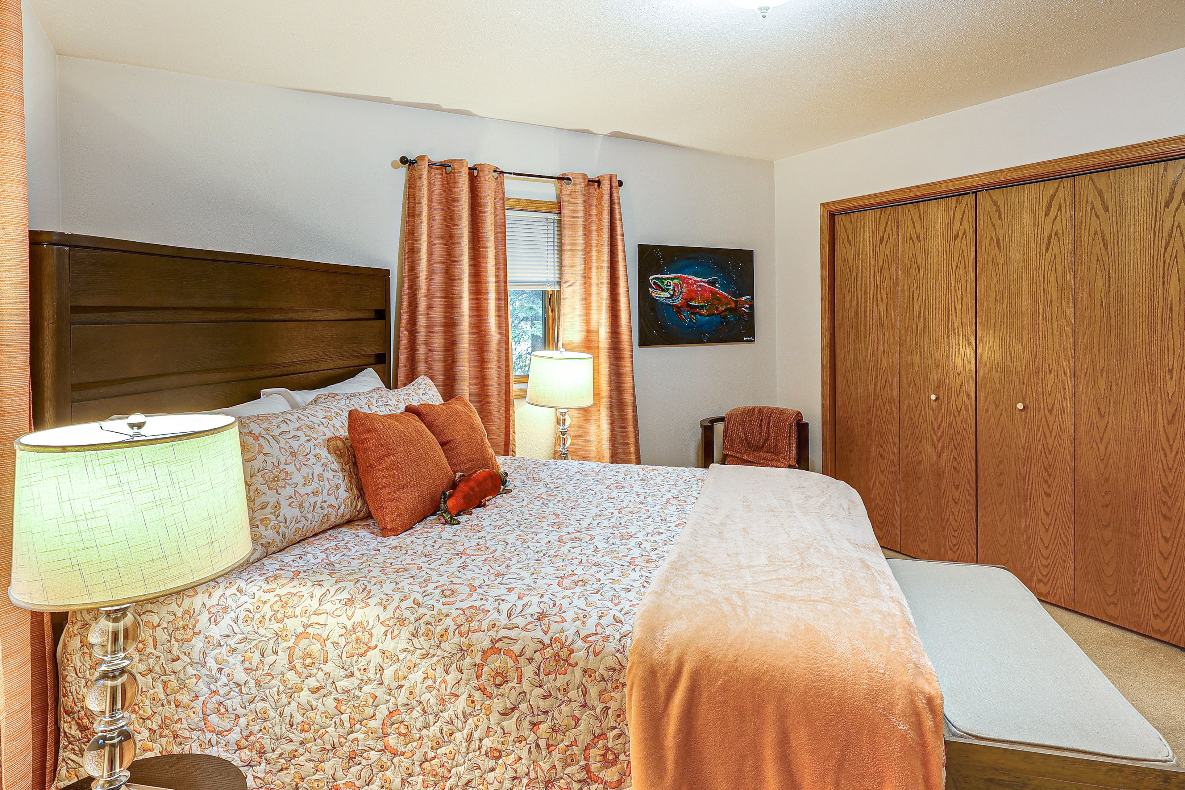Bedroom | Queen Bed