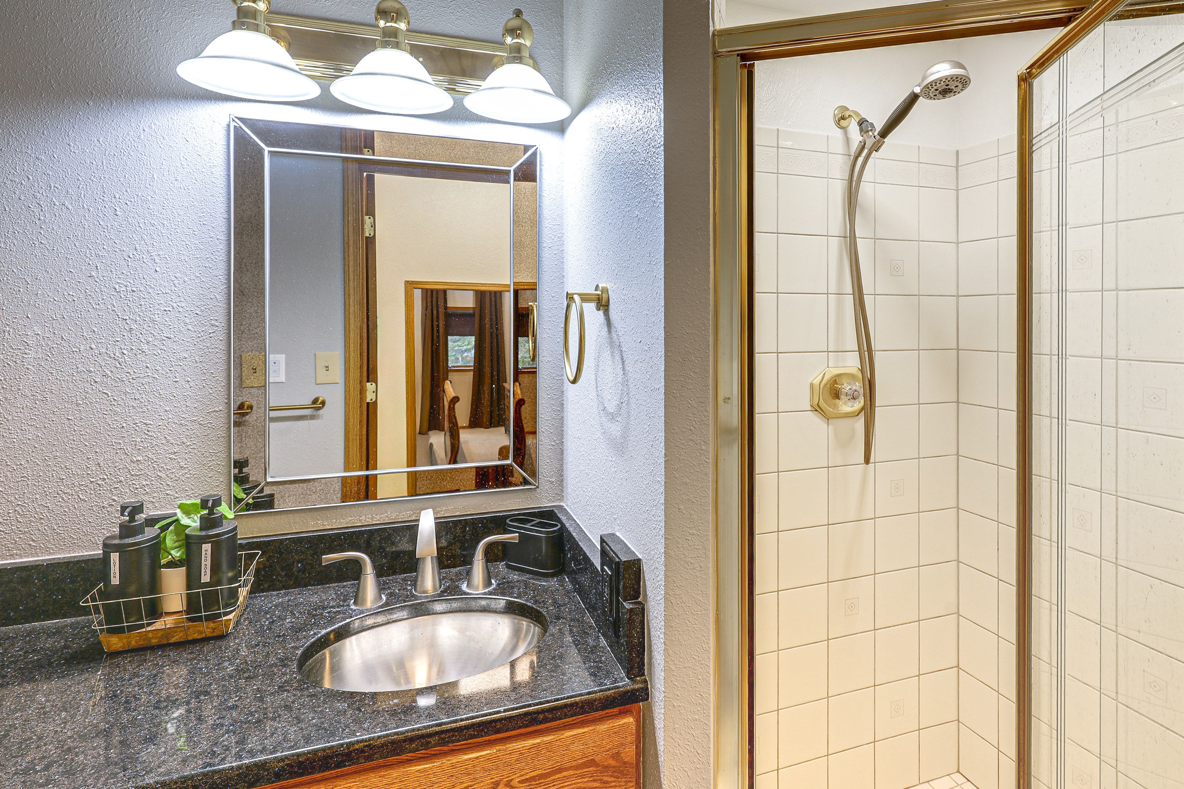 Bathroom | 2nd Floor