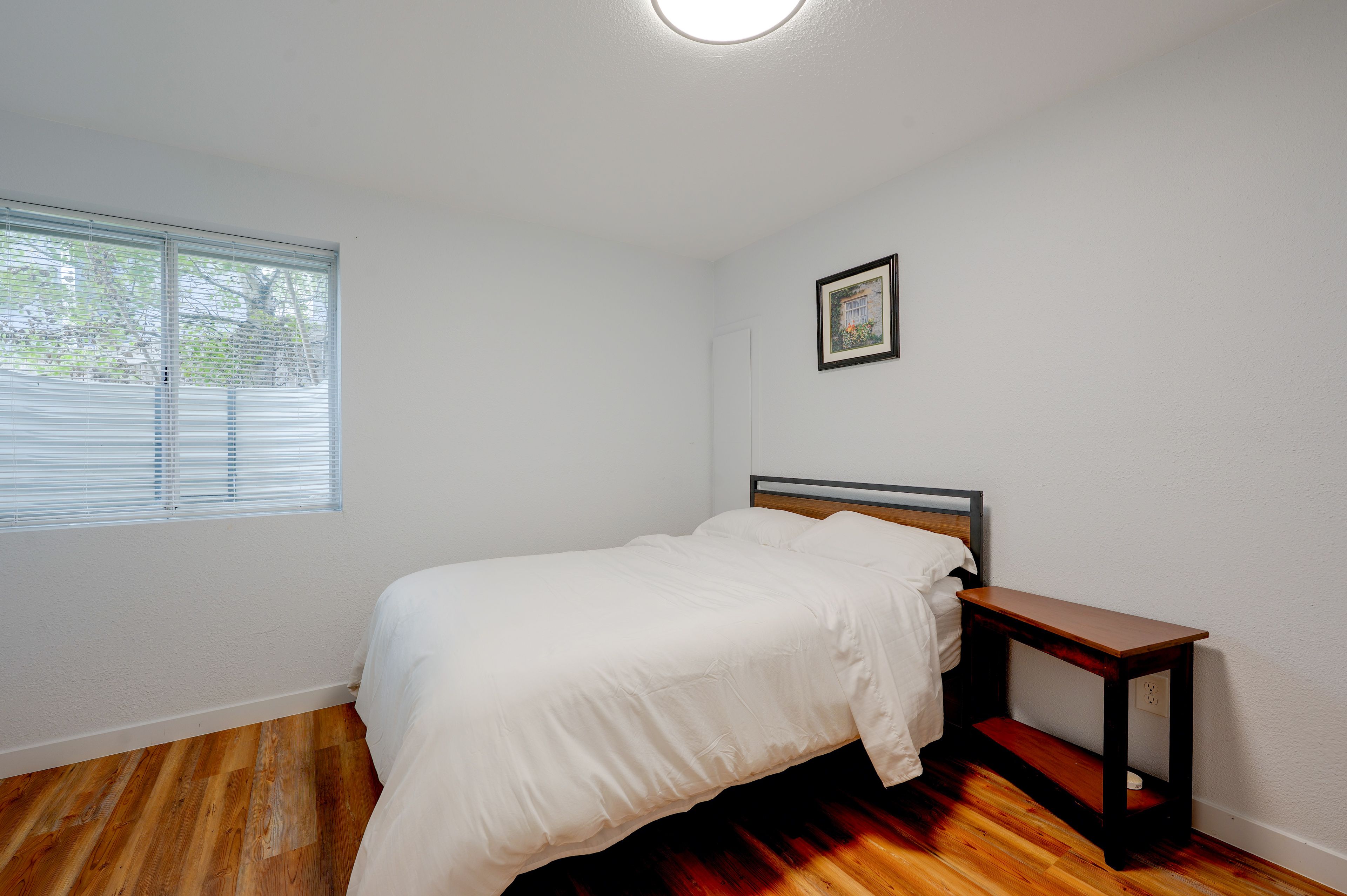 Bedroom | Full Bed