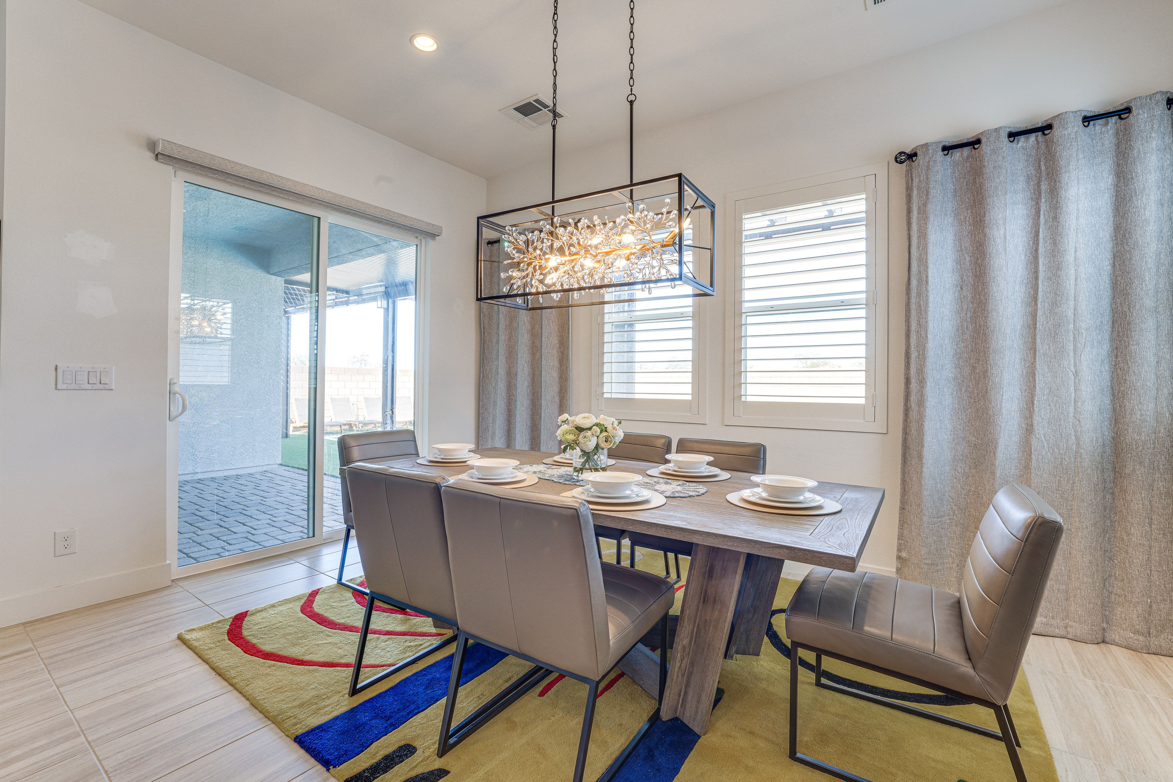 Dining Area | Dishware/Flatware Provided
