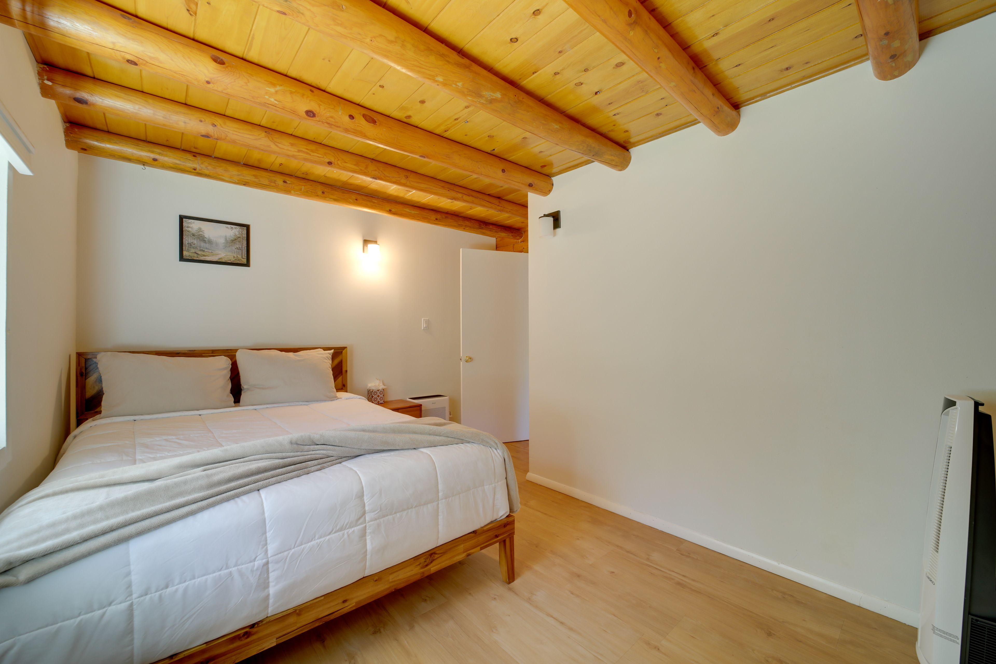 Bedroom | Queen Bed