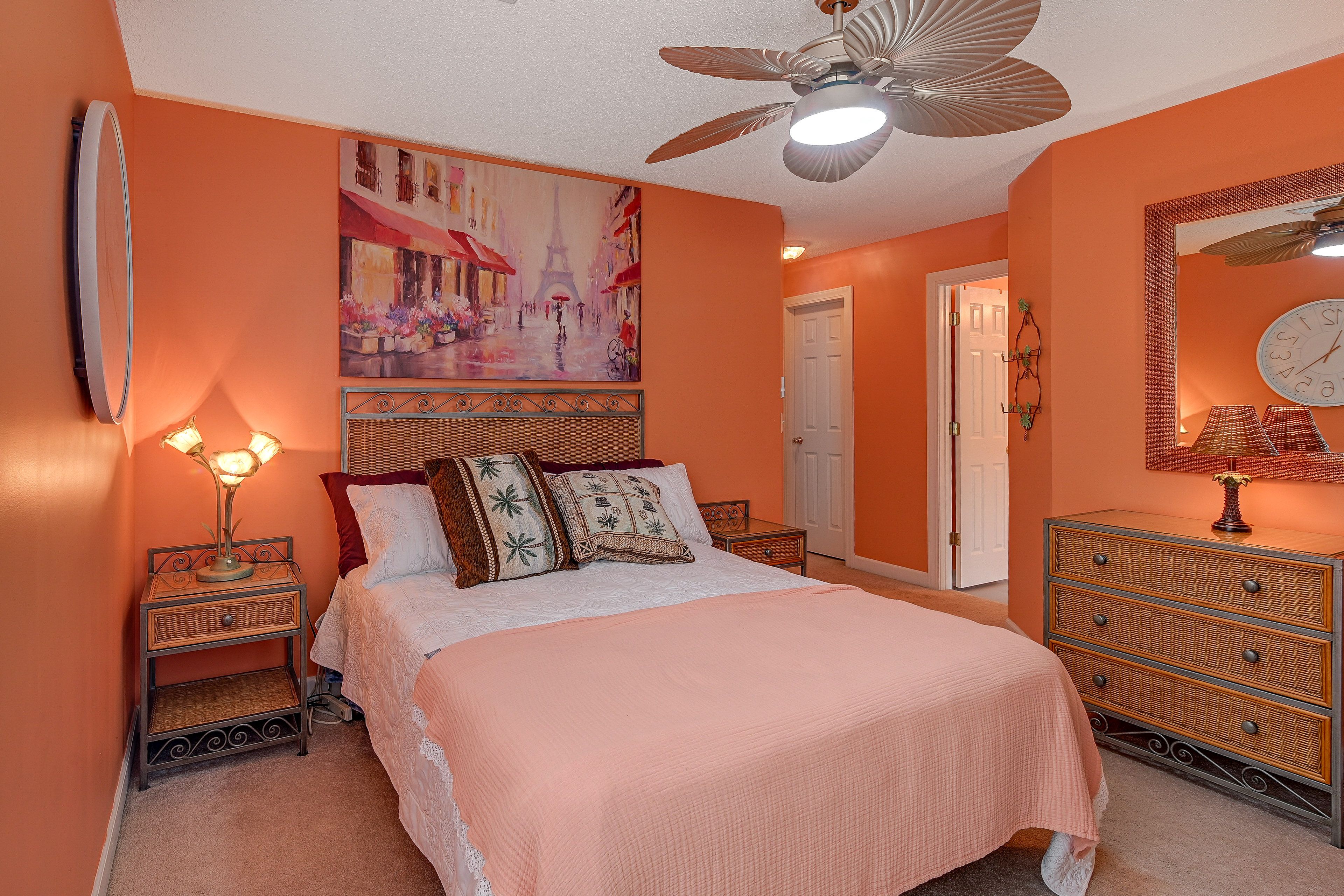 Bedroom 1 | Queen Bed