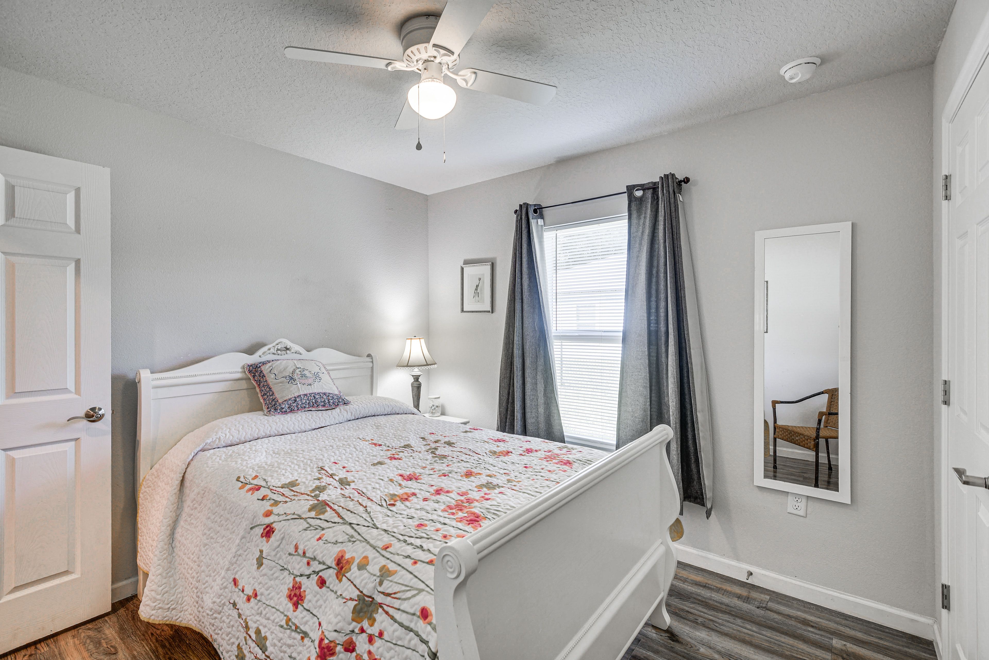Bedroom 3 | Queen Bed