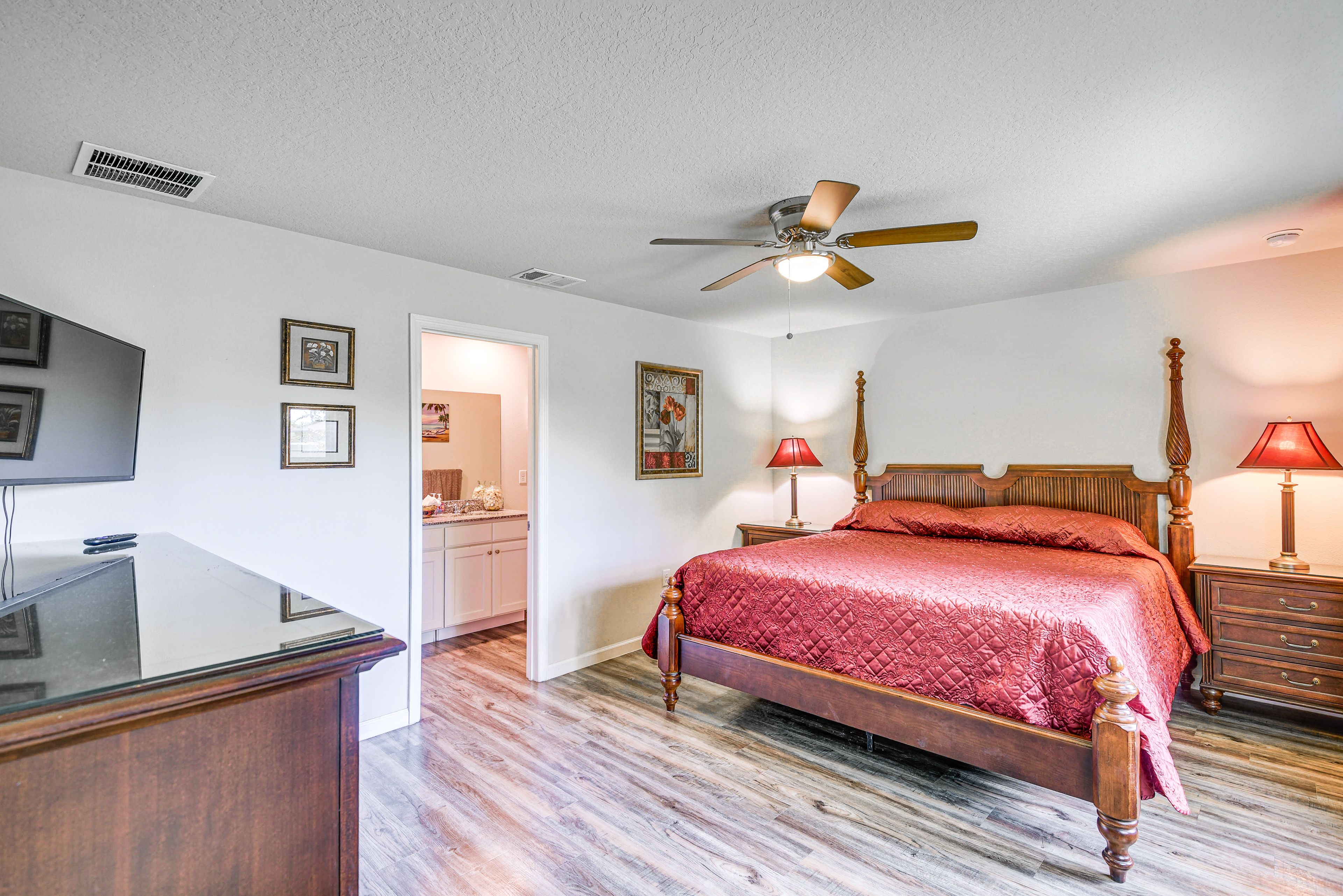 Bedroom 1 | King Bed