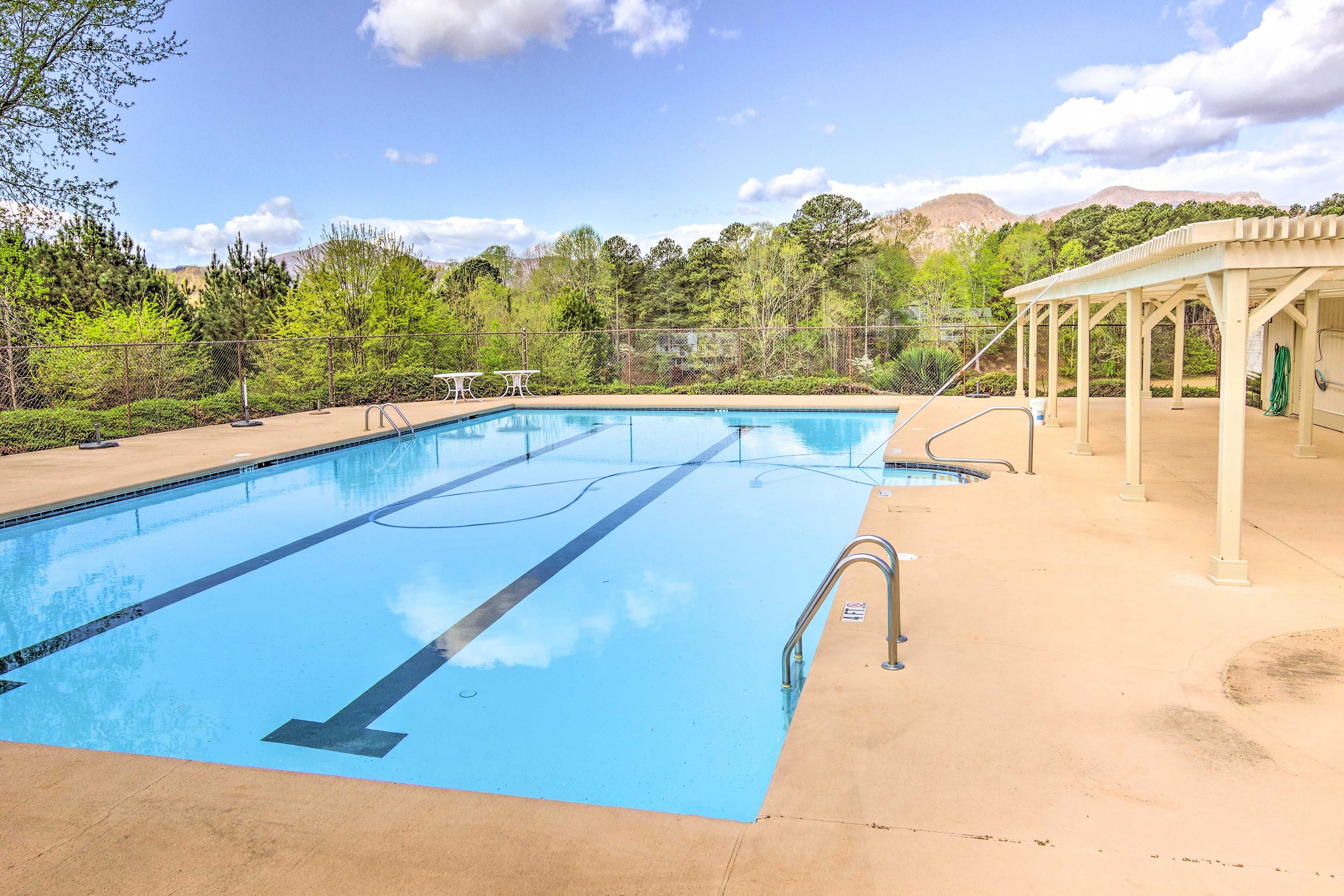 Community Amenities | Seasonal Pool