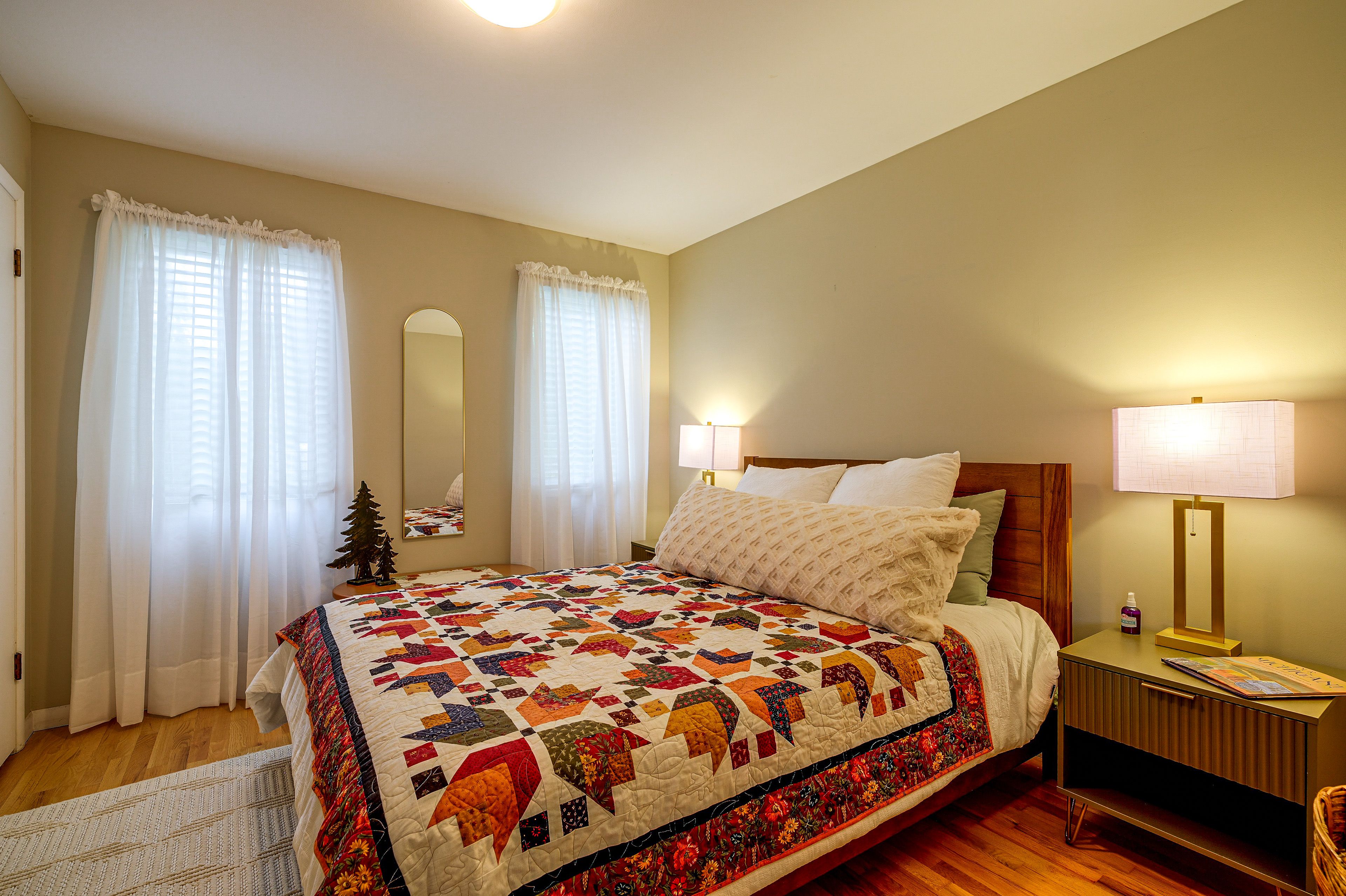 Bedroom | Queen Bed | 1st Floor