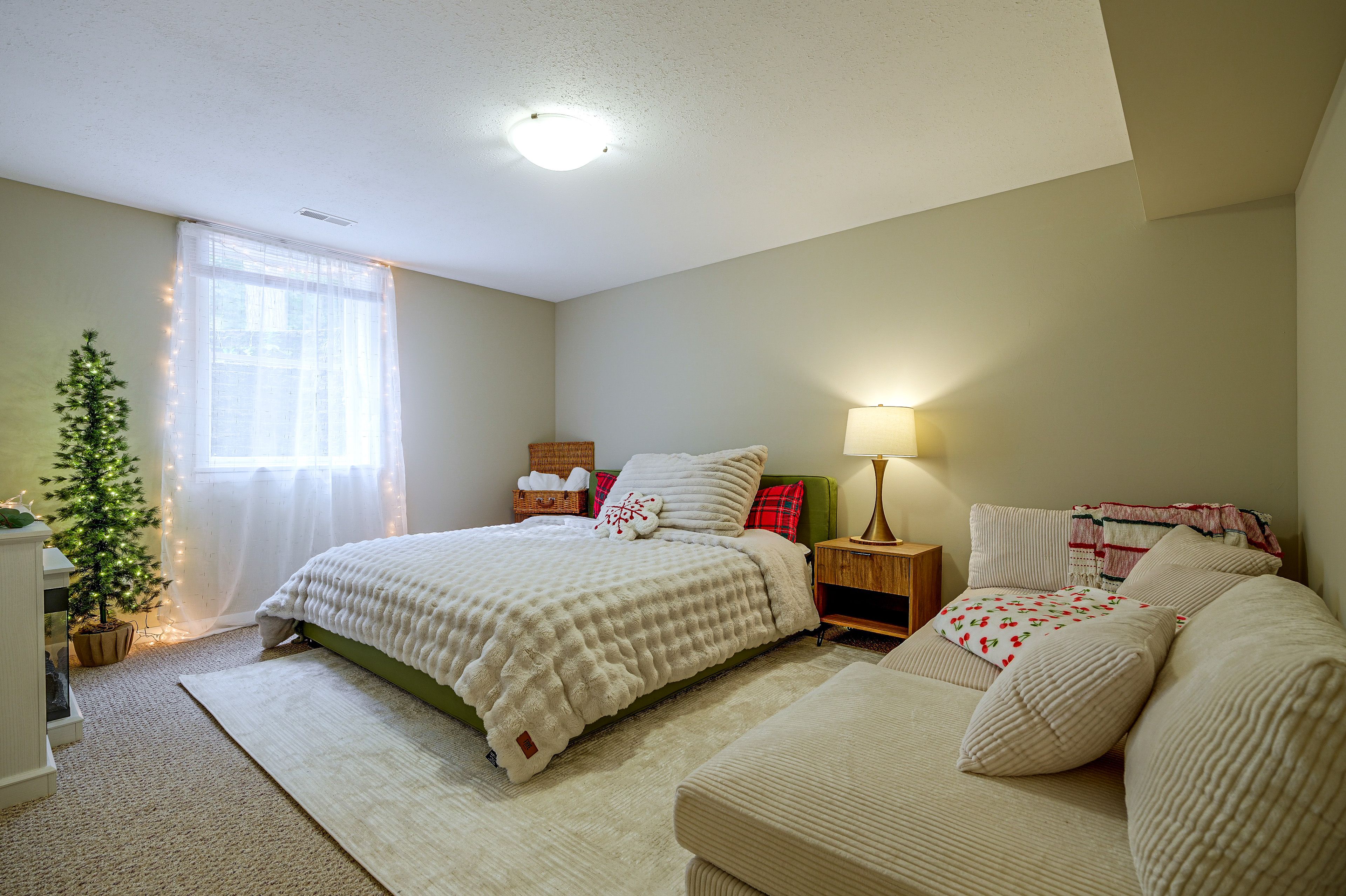 Bedroom | Queen Bed | Basement