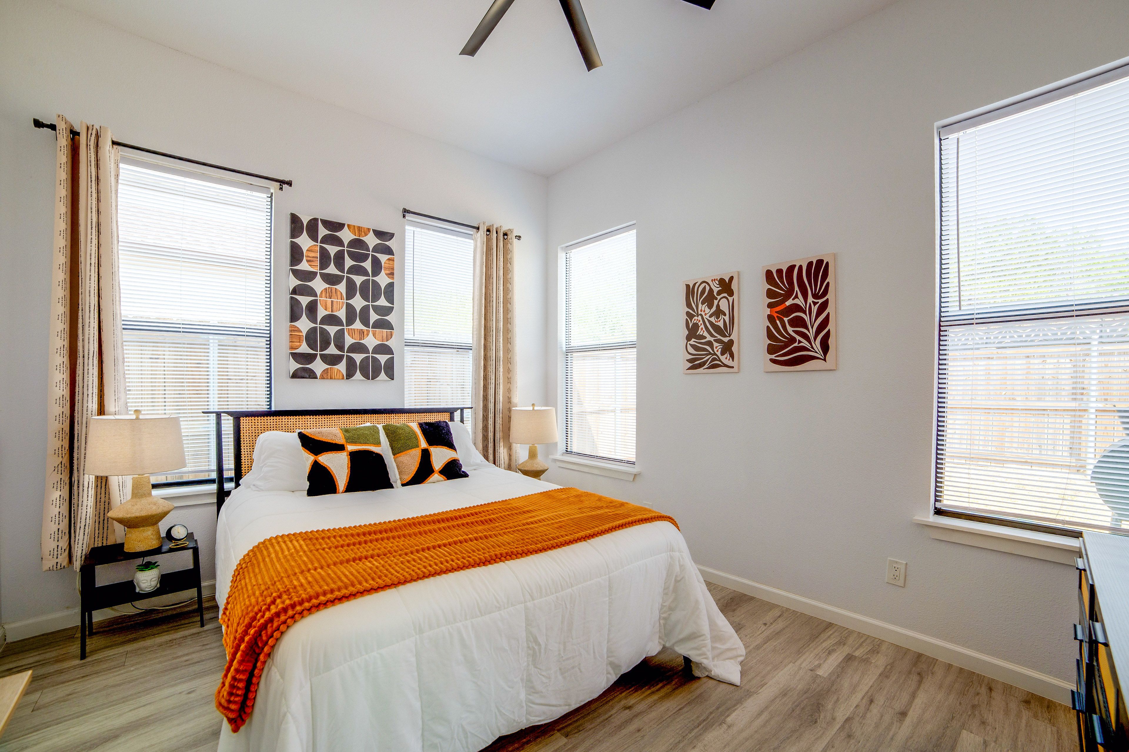 Bedroom 1 | Queen Bed