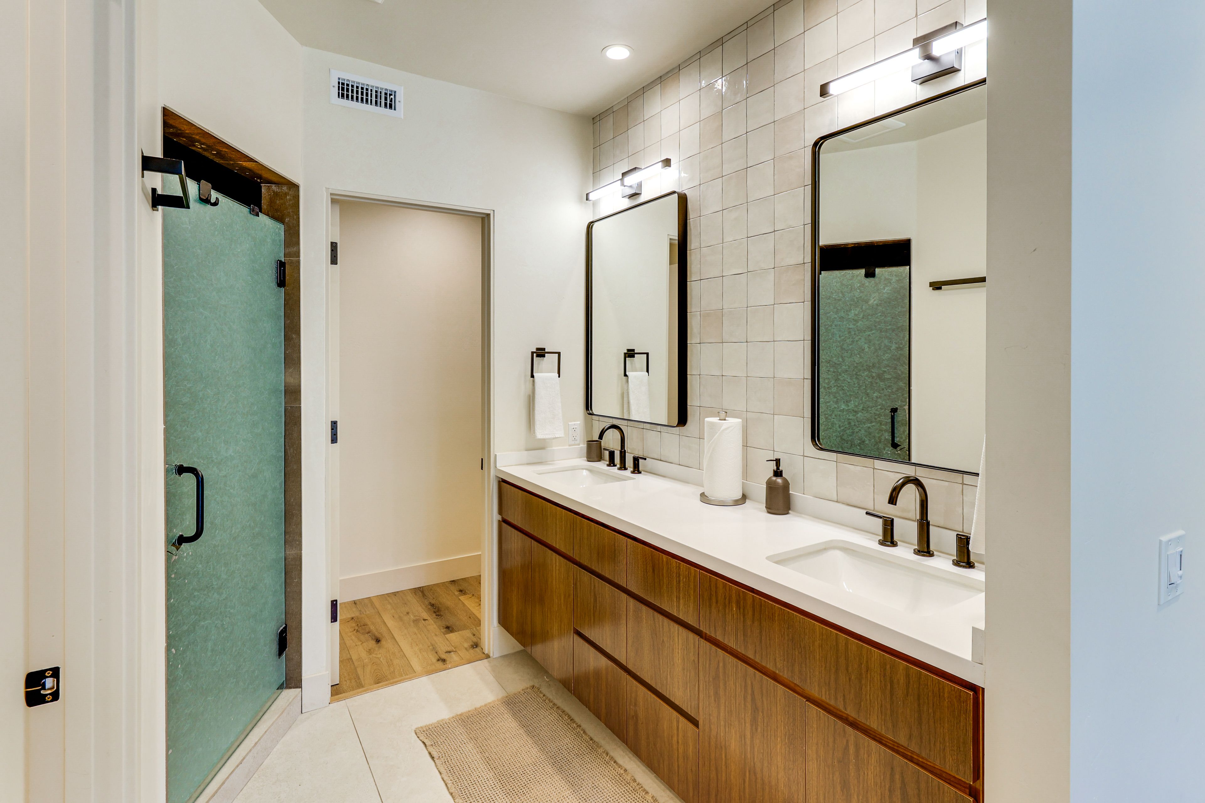 En-Suite Bathroom