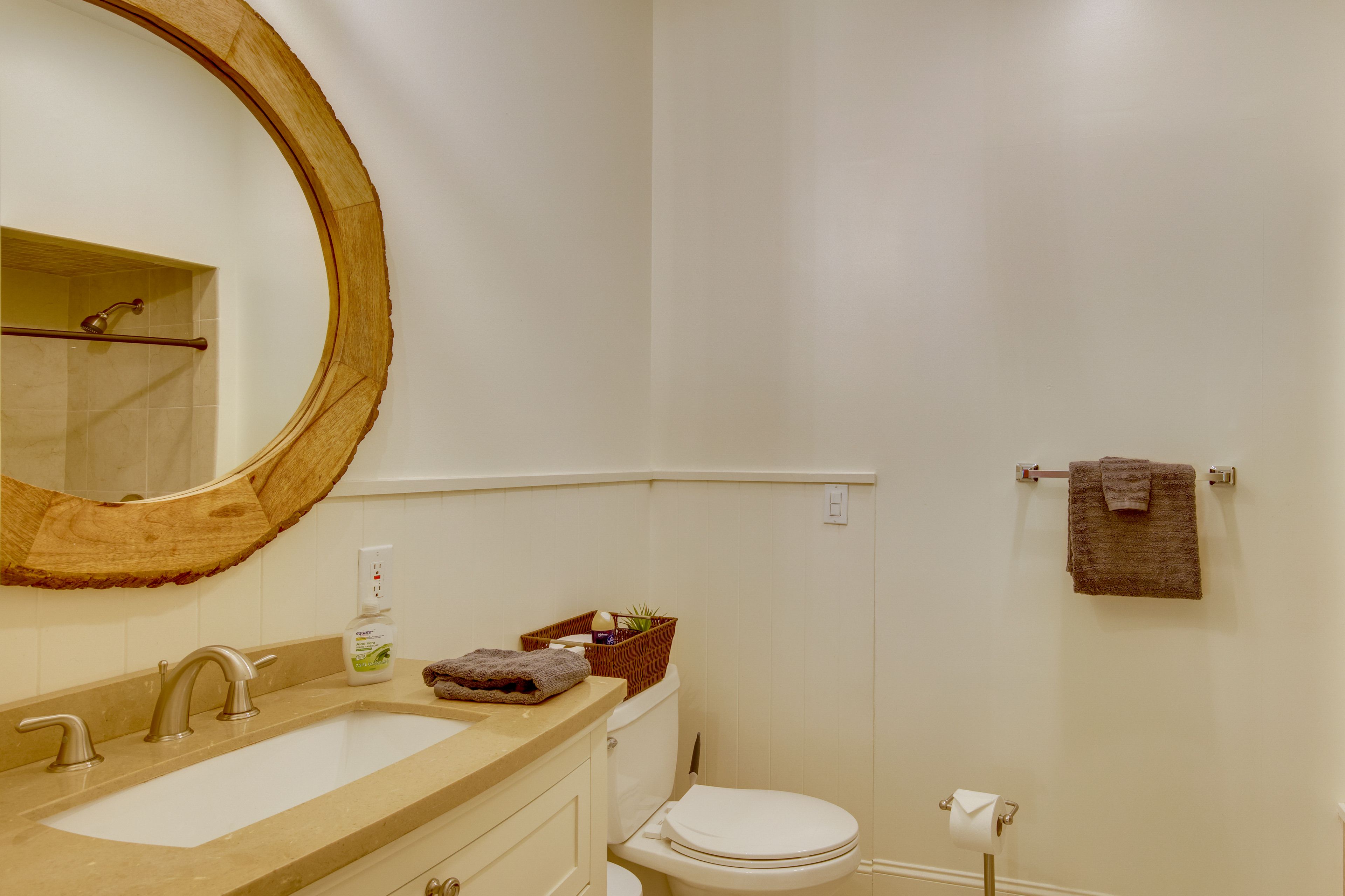 Full Bathroom | 1st Floor