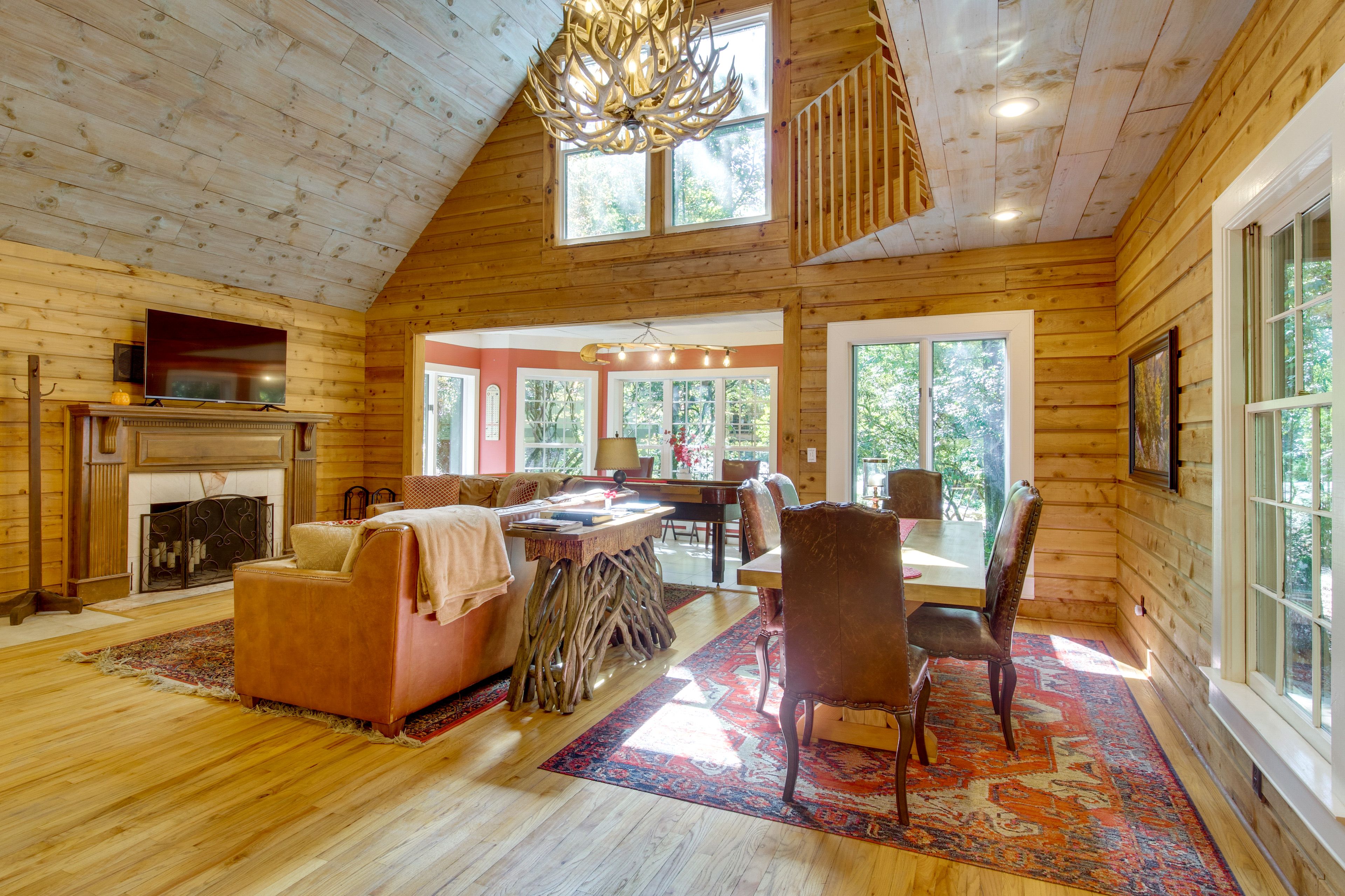 Dining Area | 1st Floor