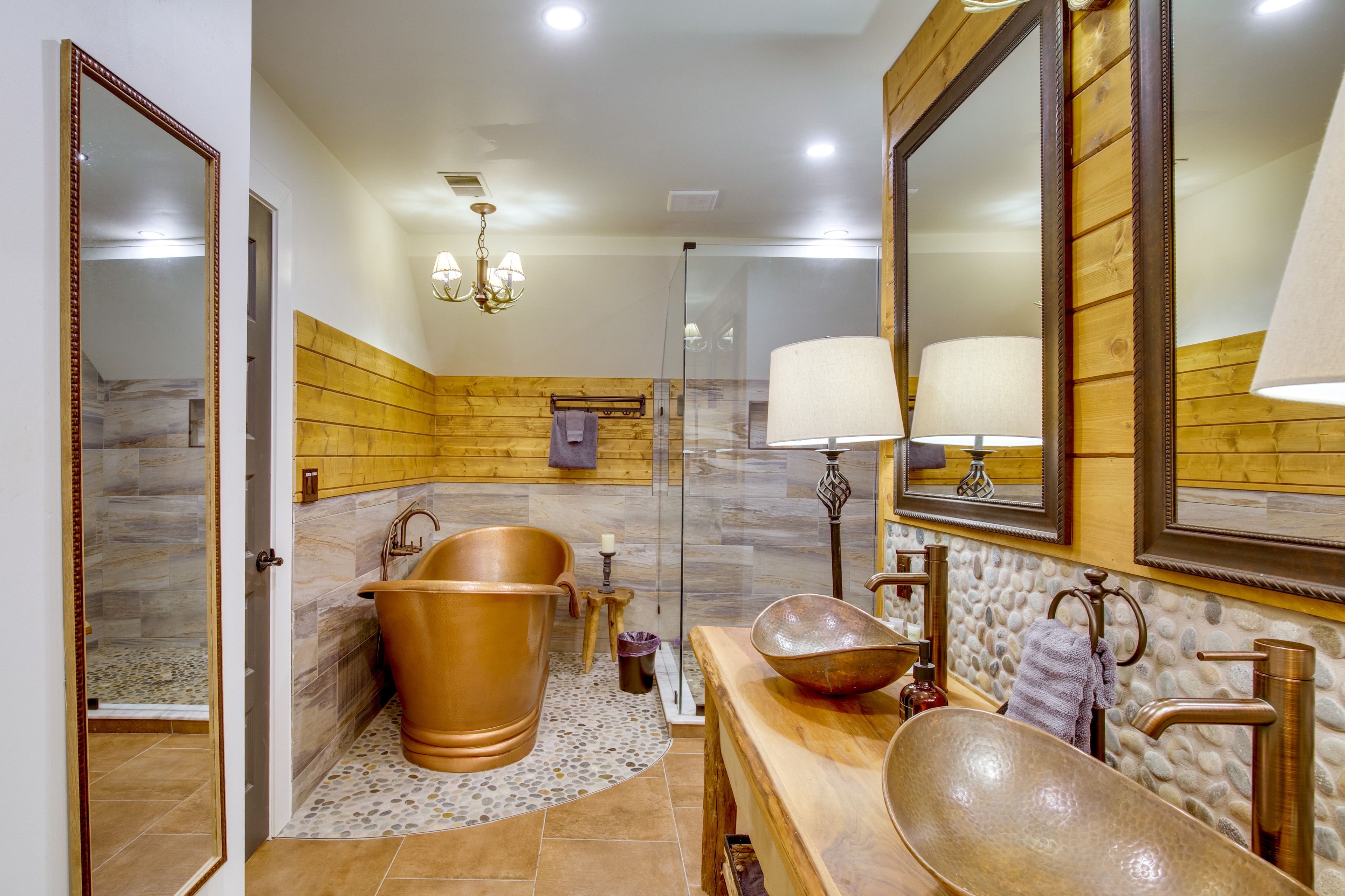 En-Suite Bathroom | 2nd Floor