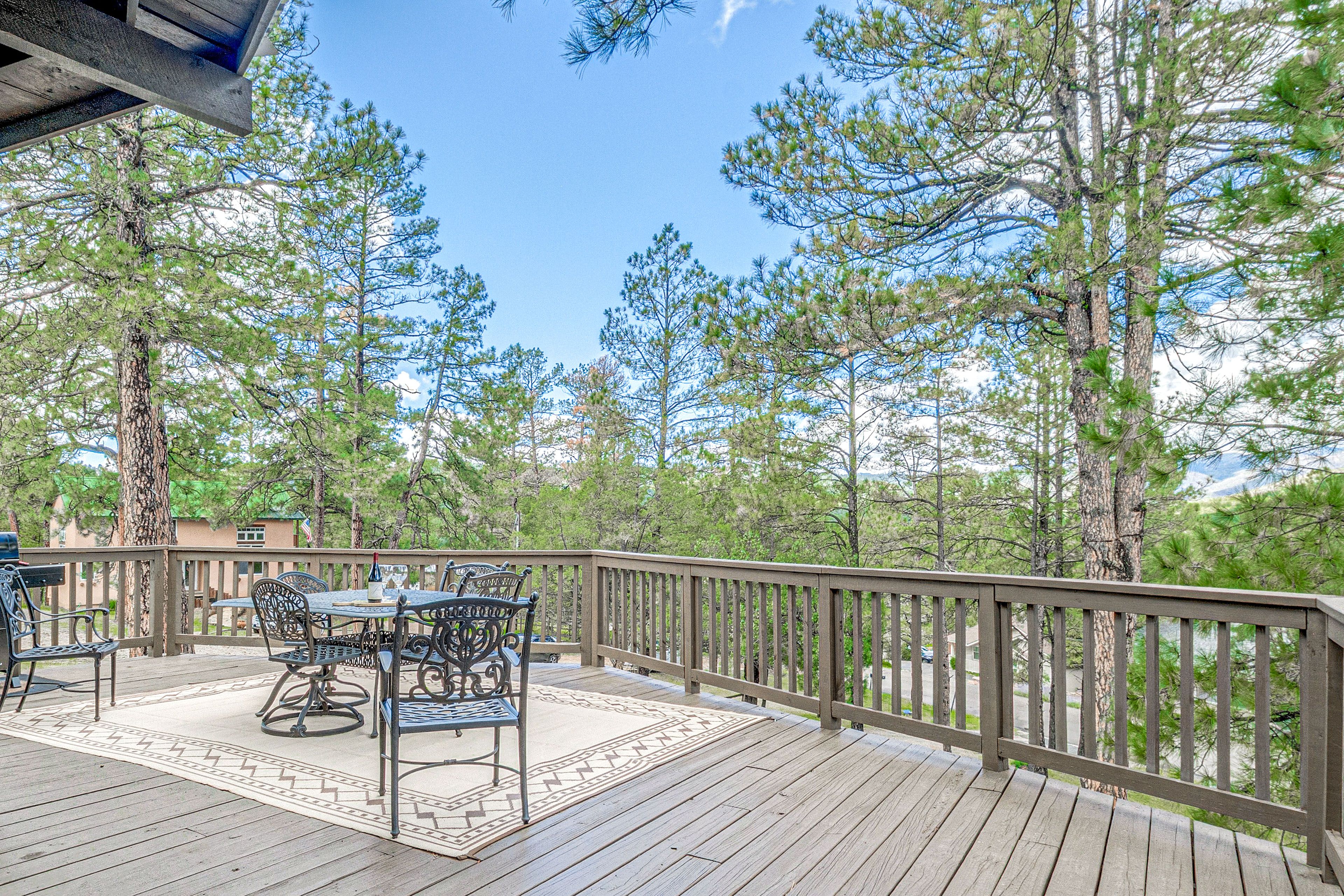 Spacious Deck w/ Gas Grill