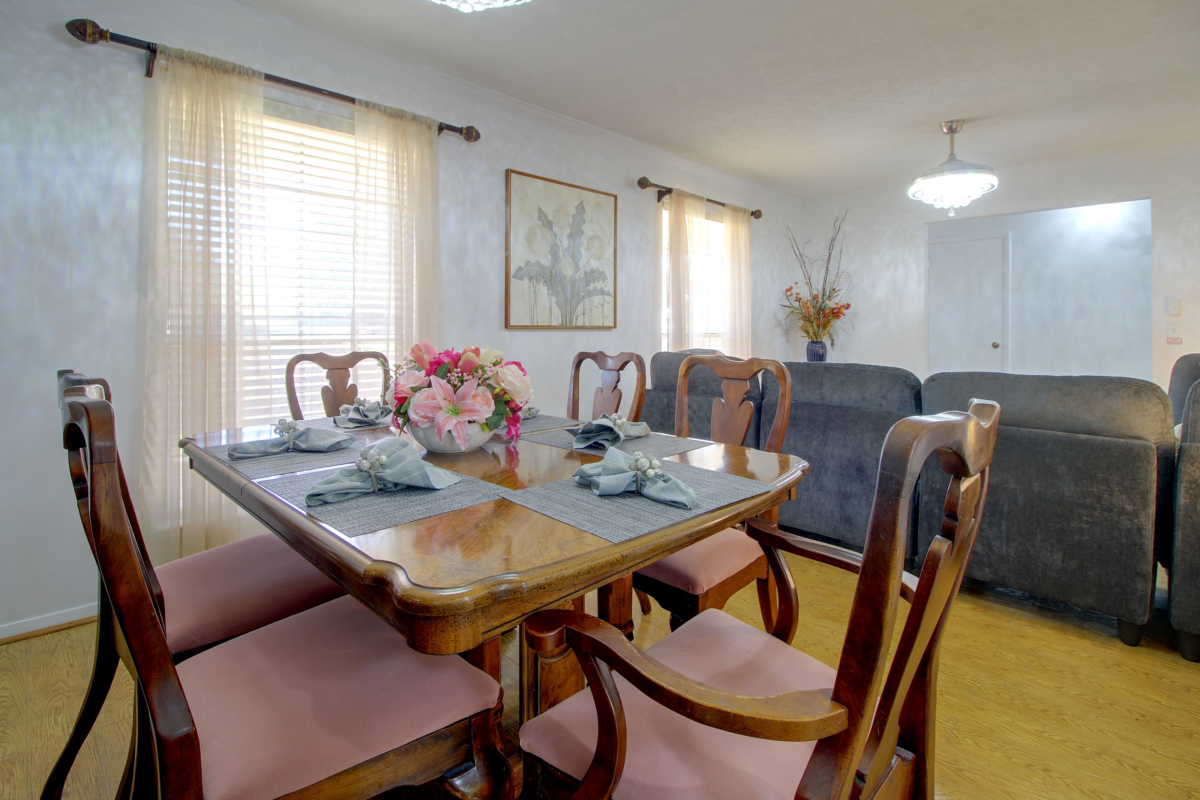 Dining Area | Dishware/Flatware Provided