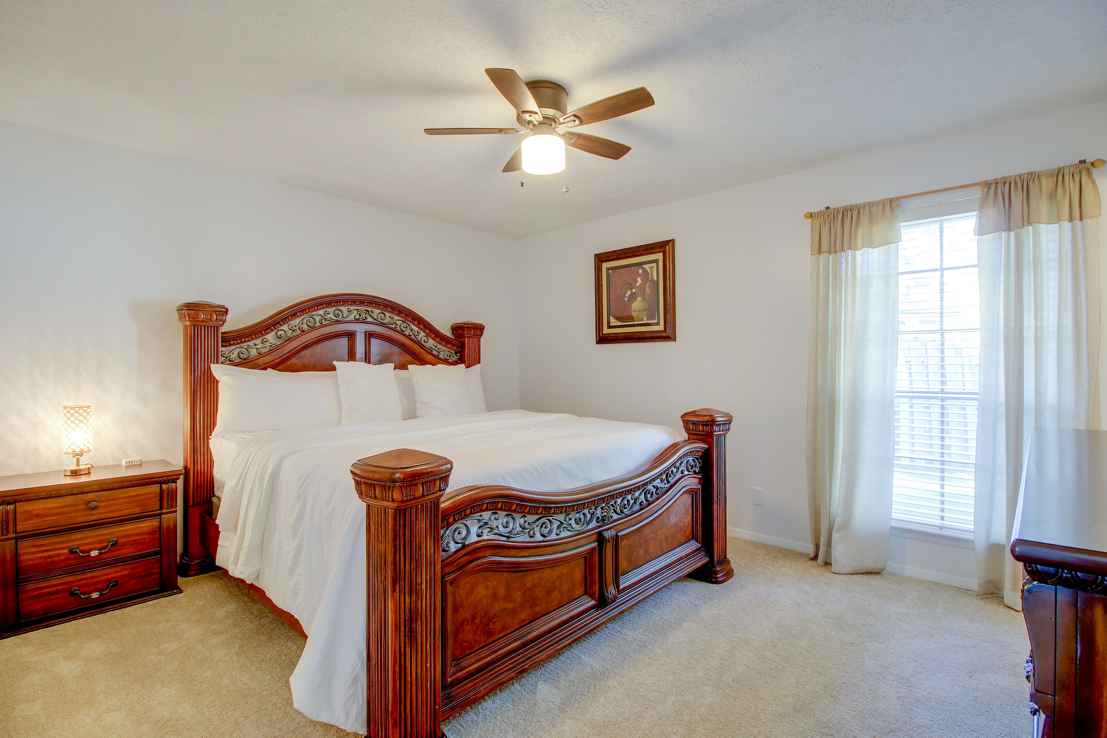 Bedroom | King Bed | Smart TV