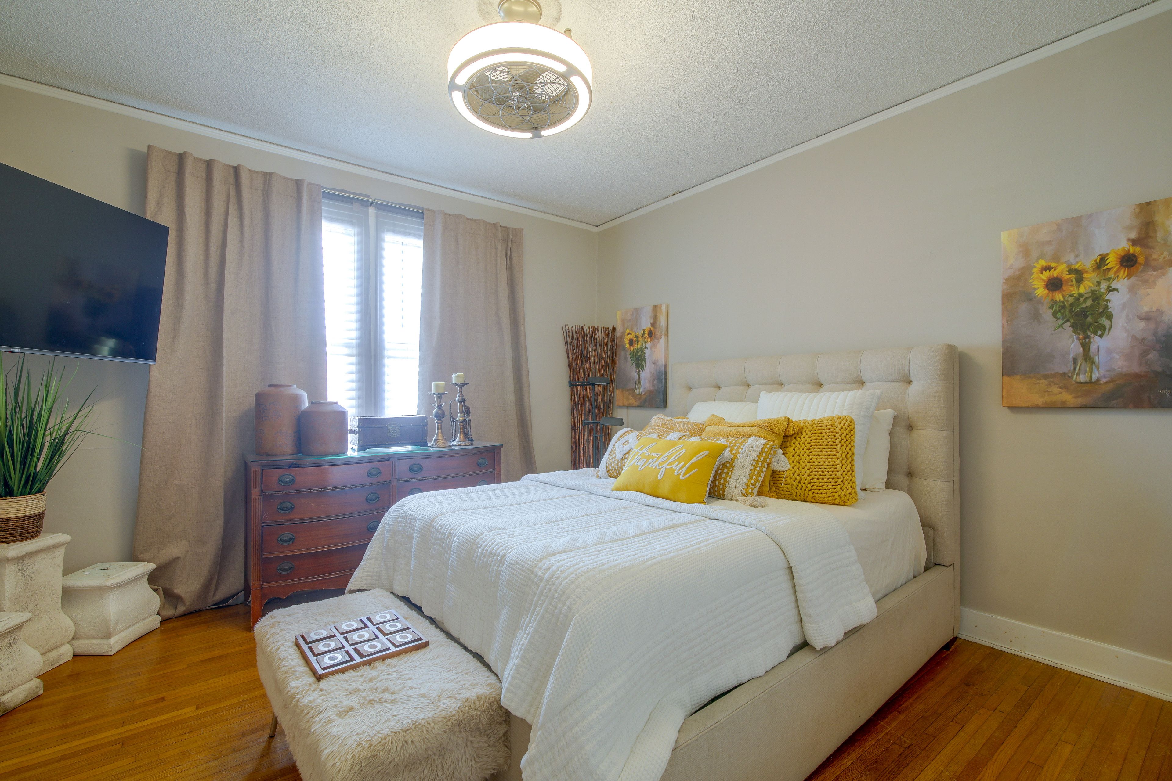 Bedroom 1 | Queen Bed