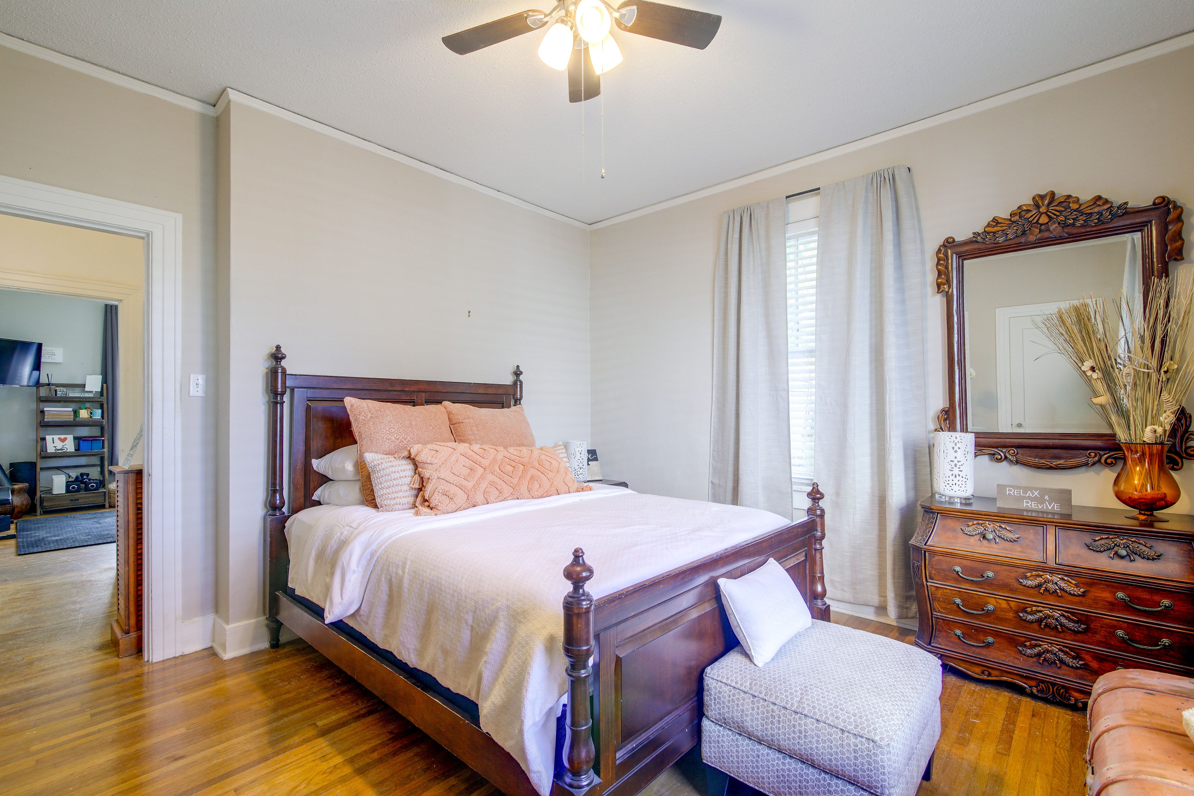 Bedroom 2 | Queen Bed