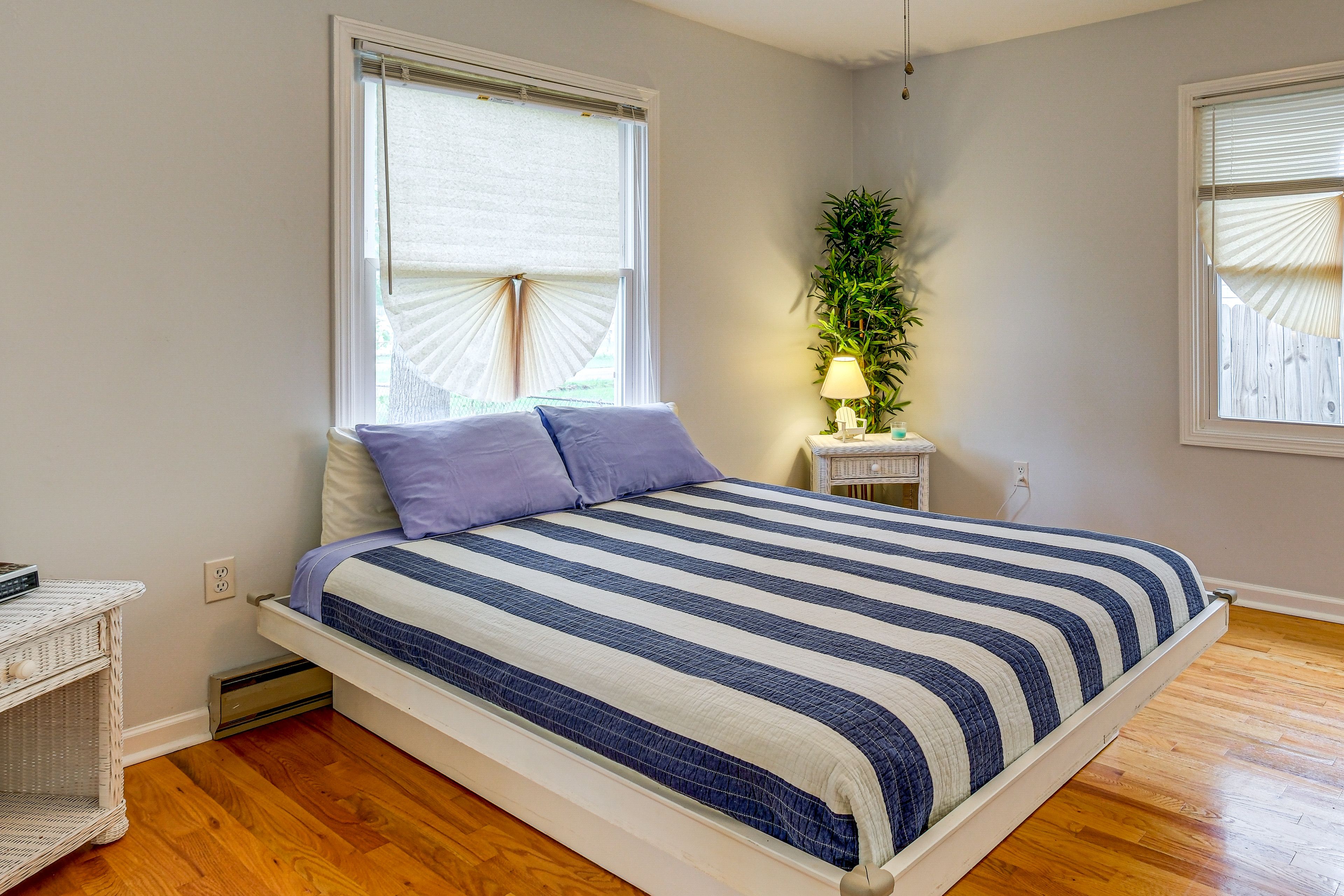 Bedroom 1 | Queen Bed