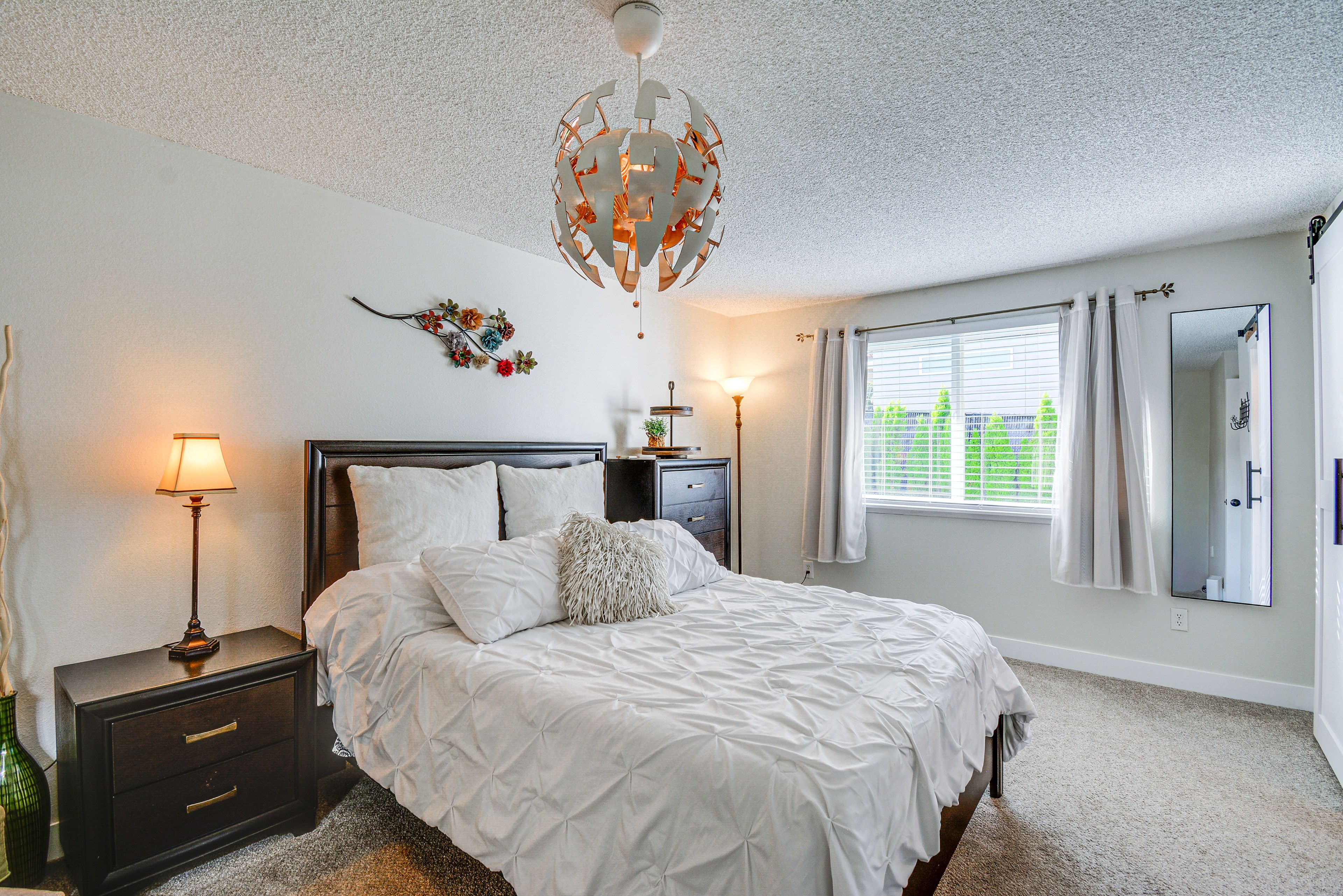 Bedroom | Queen Bed