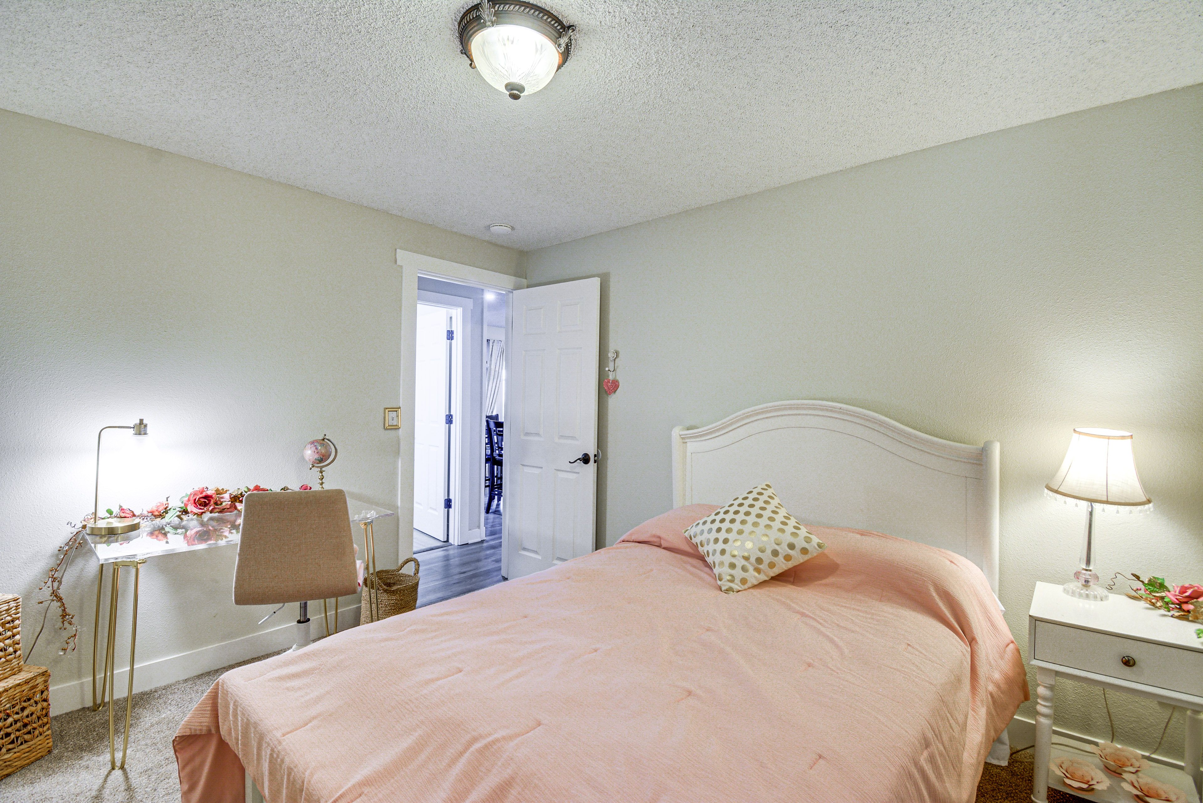 Bedroom | Full Bed