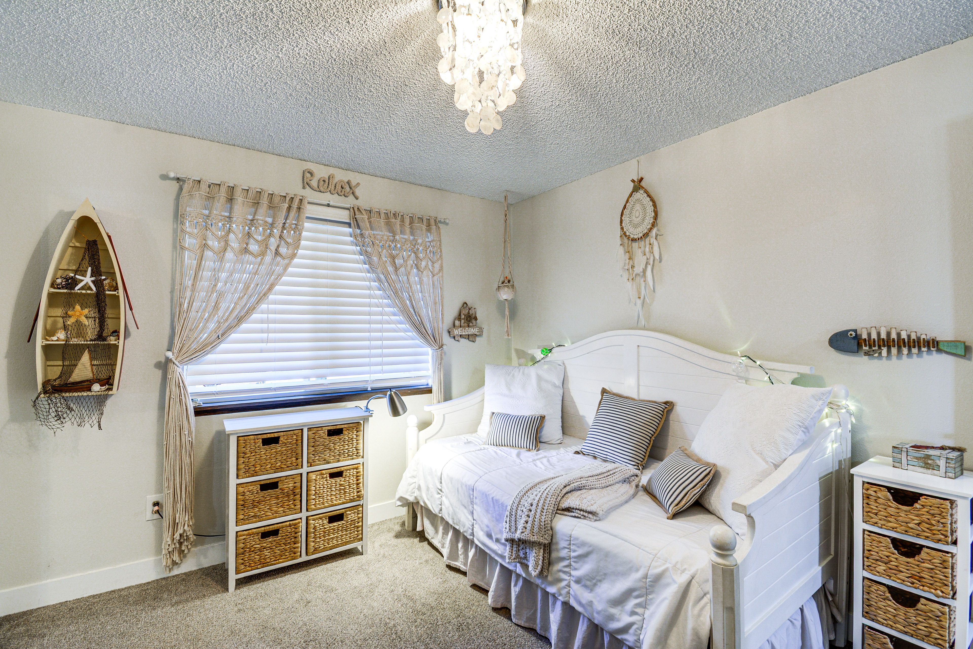 Bedroom | Twin Daybed w/ Twin Trundle