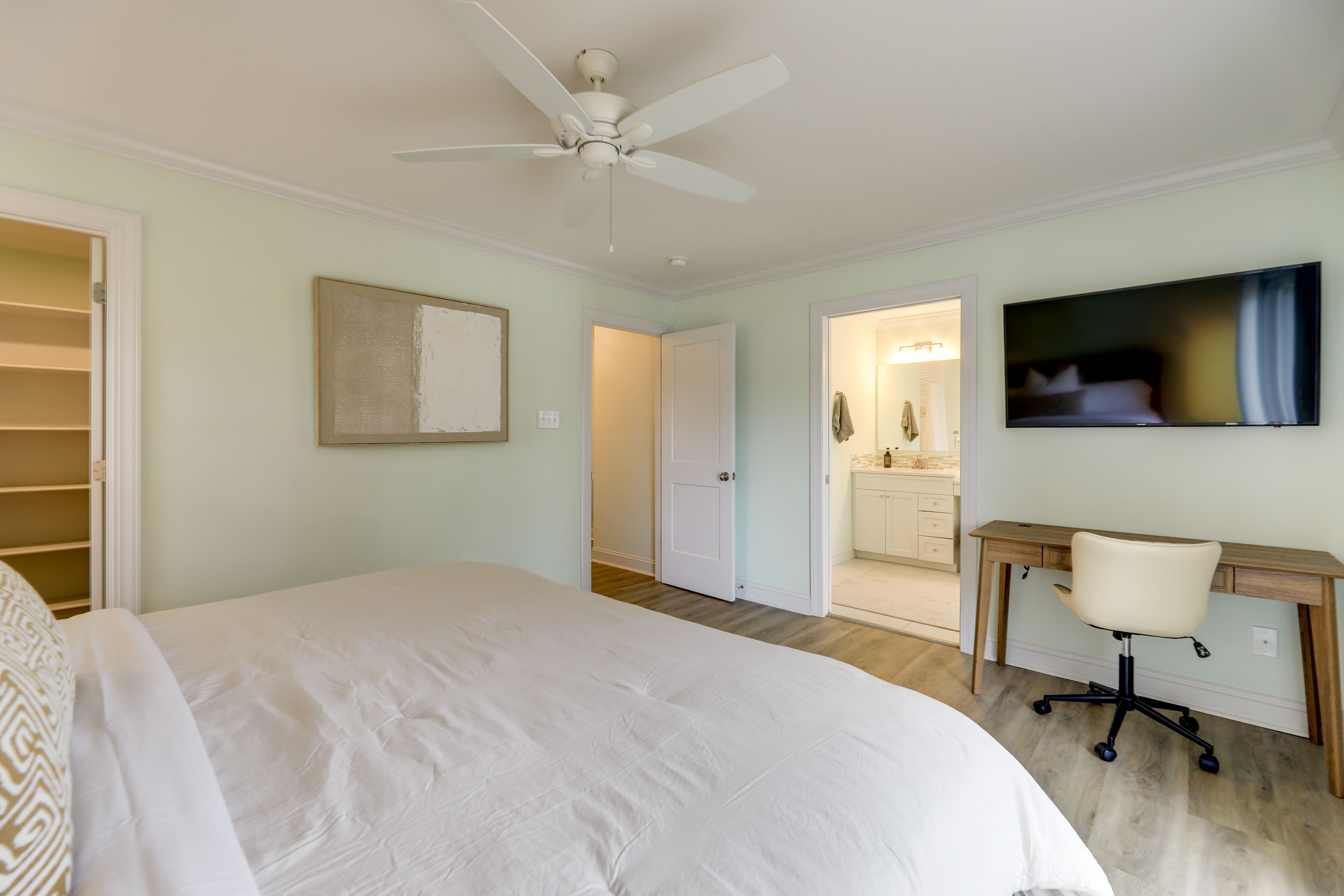 Bedroom 1 | King Bed