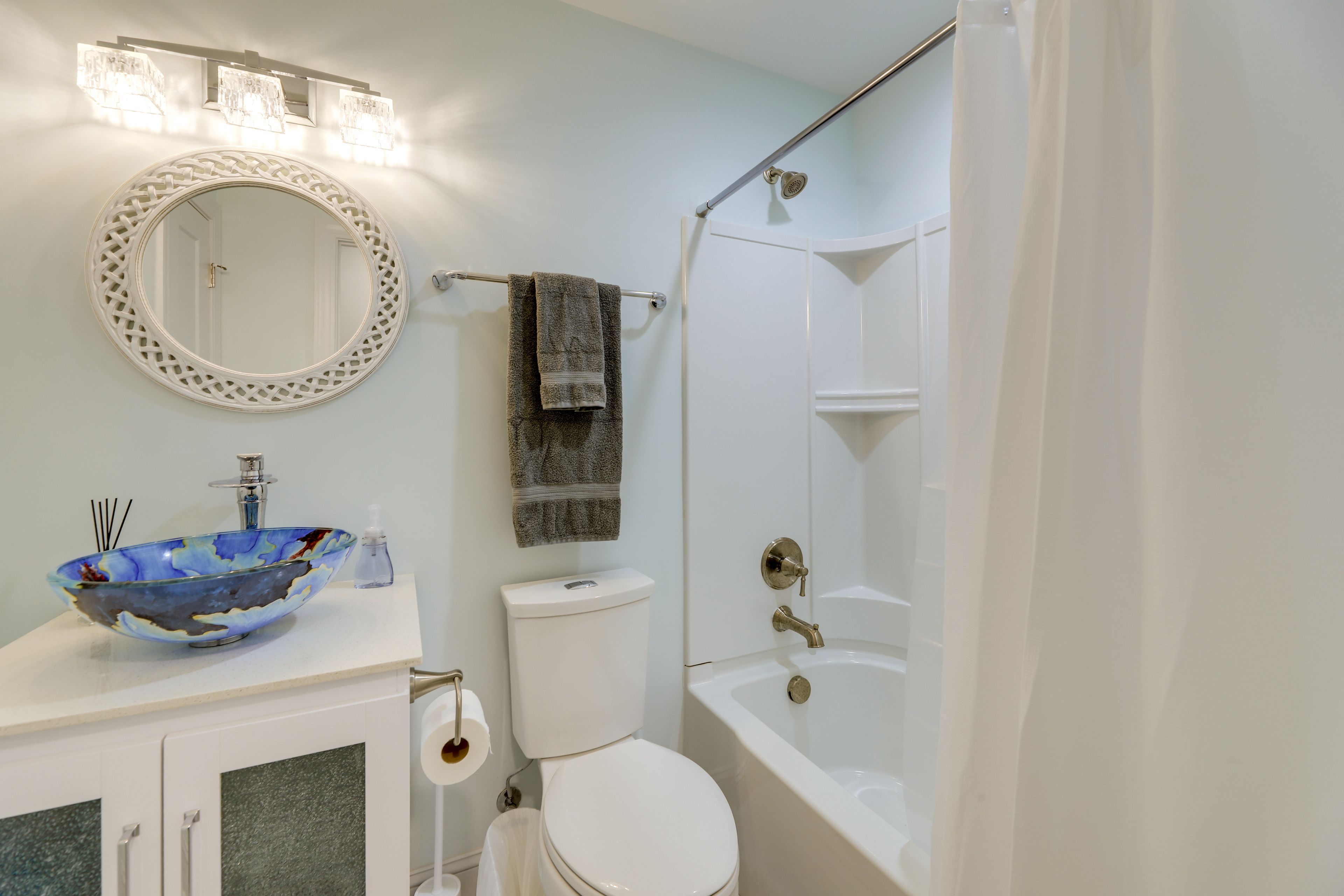 Full Bathroom