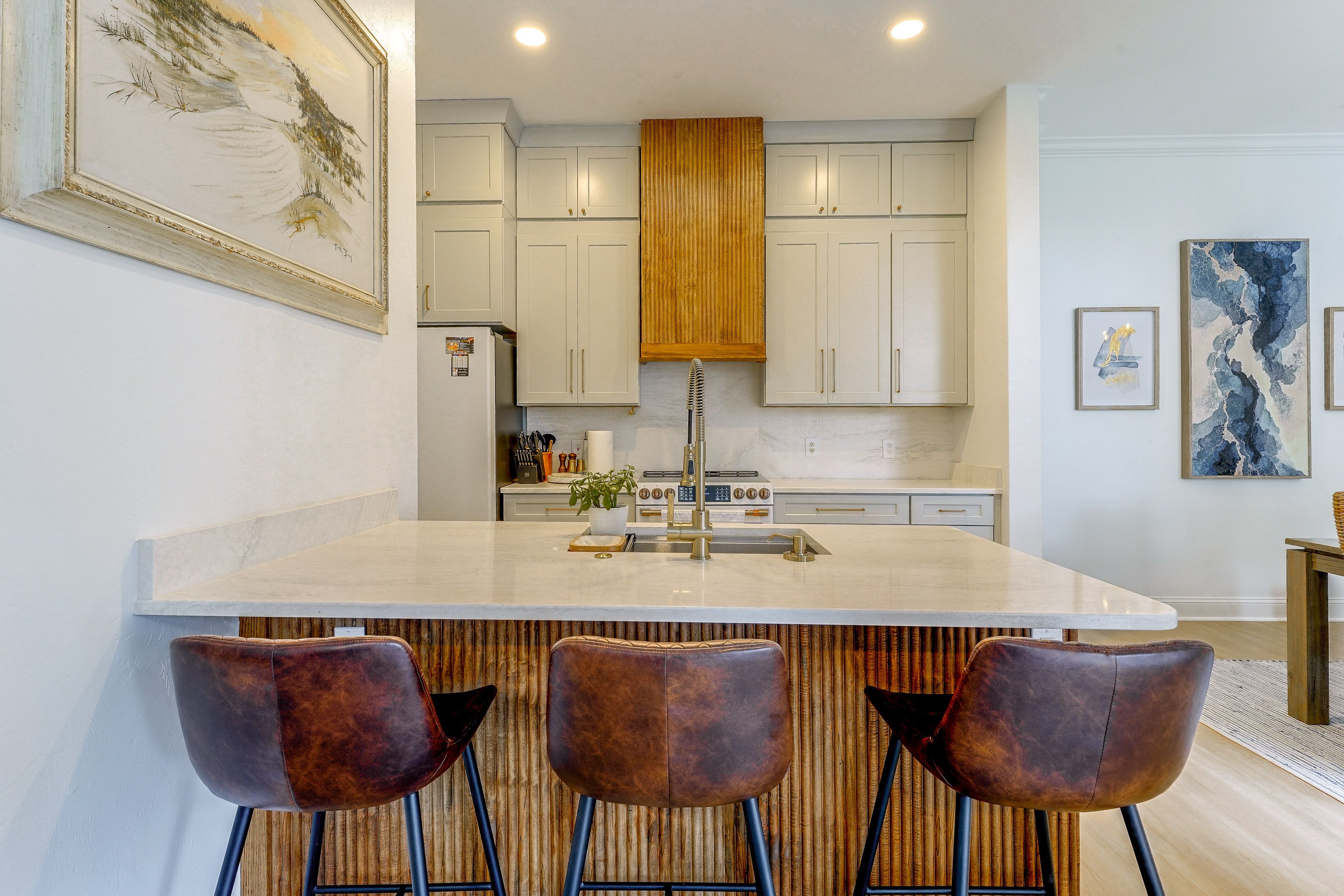Main House | Kitchen | Refrigerator | Microwave | 1st Floor