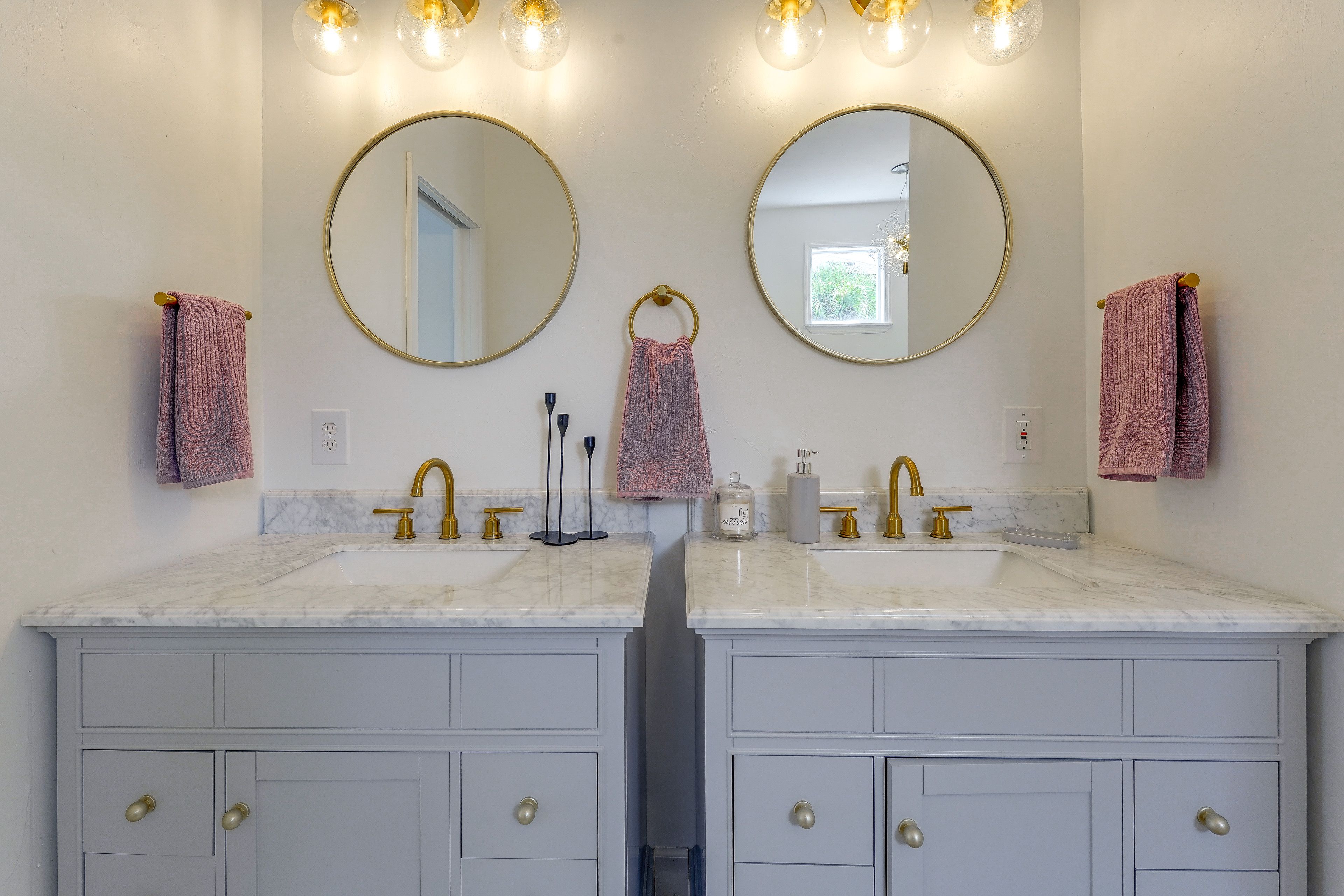 Main House | Bathroom | Jetted Tub | Shower | 2nd Floor