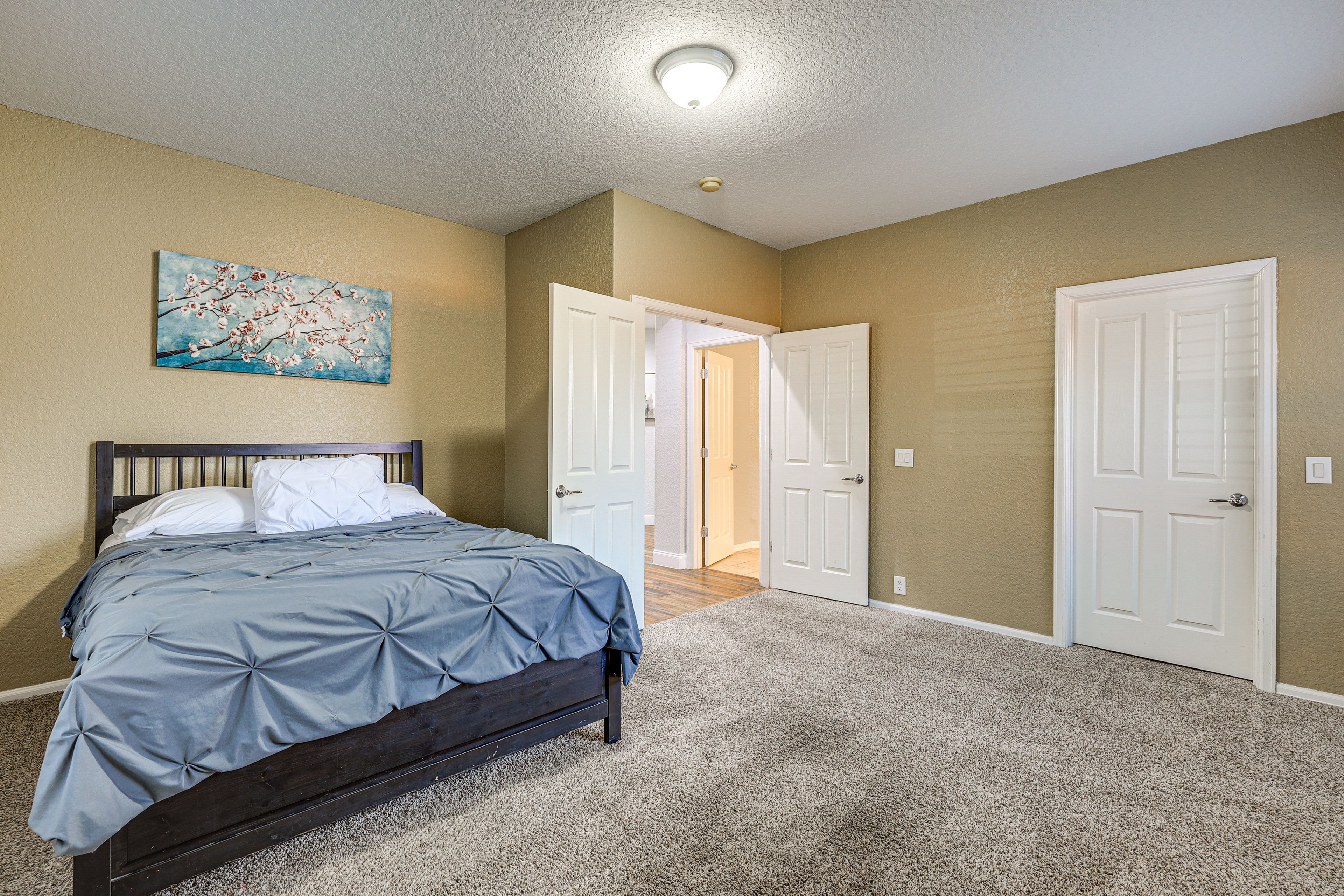 Bedroom 1 | King Bed | 1st Floor