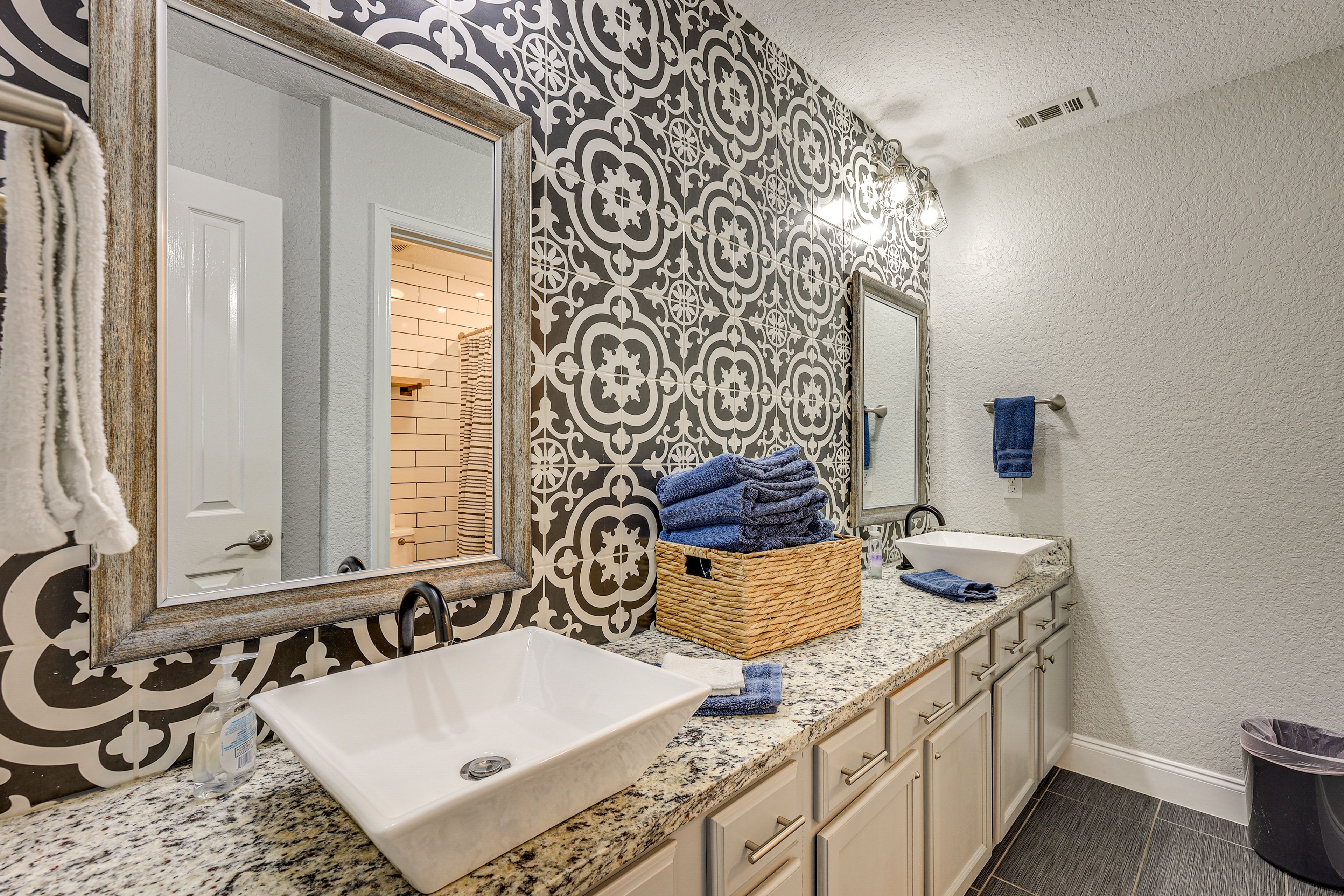 Bathroom | 2nd Floor