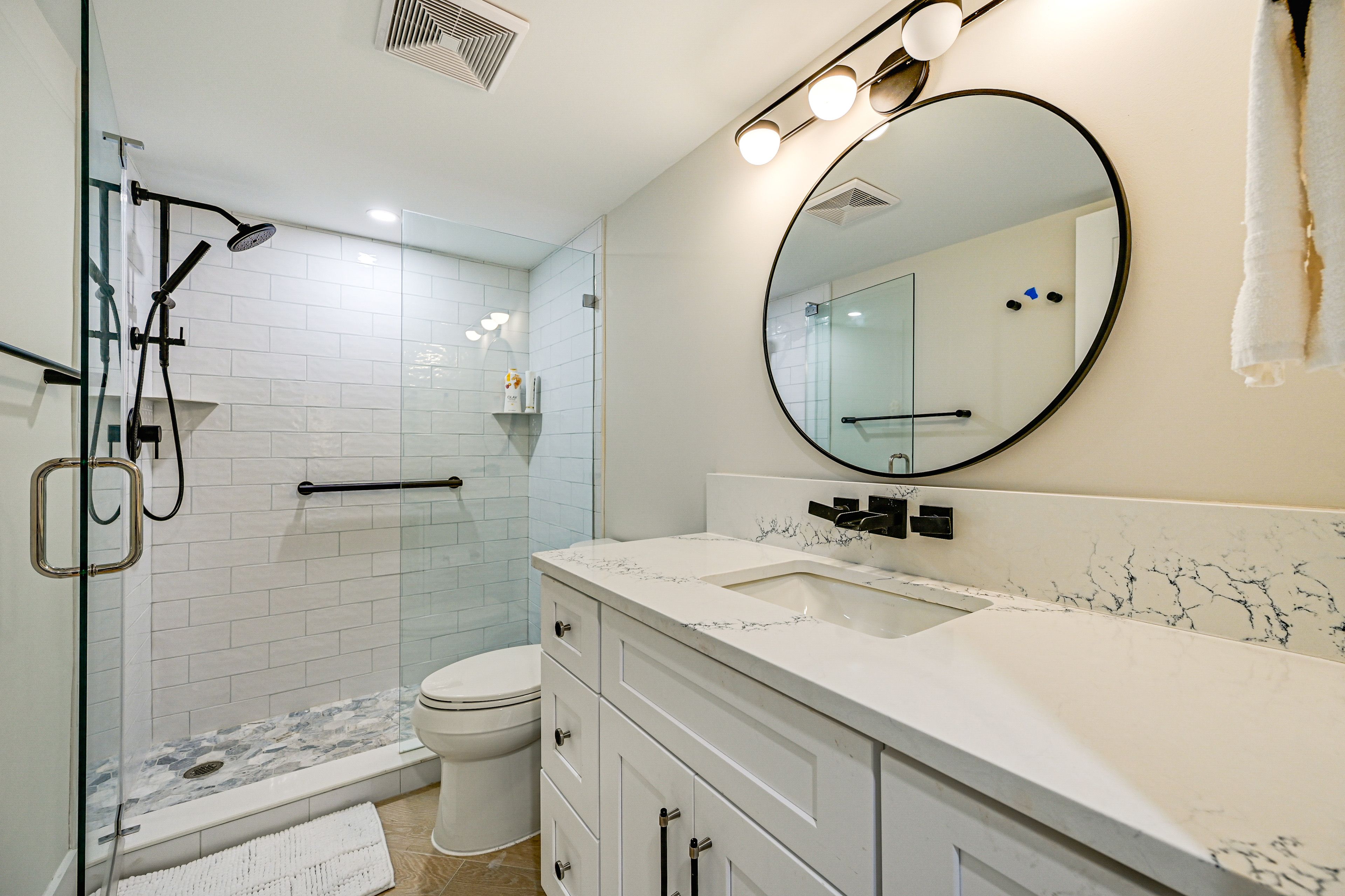 2-Bedroom Unit | En-Suite Bathroom